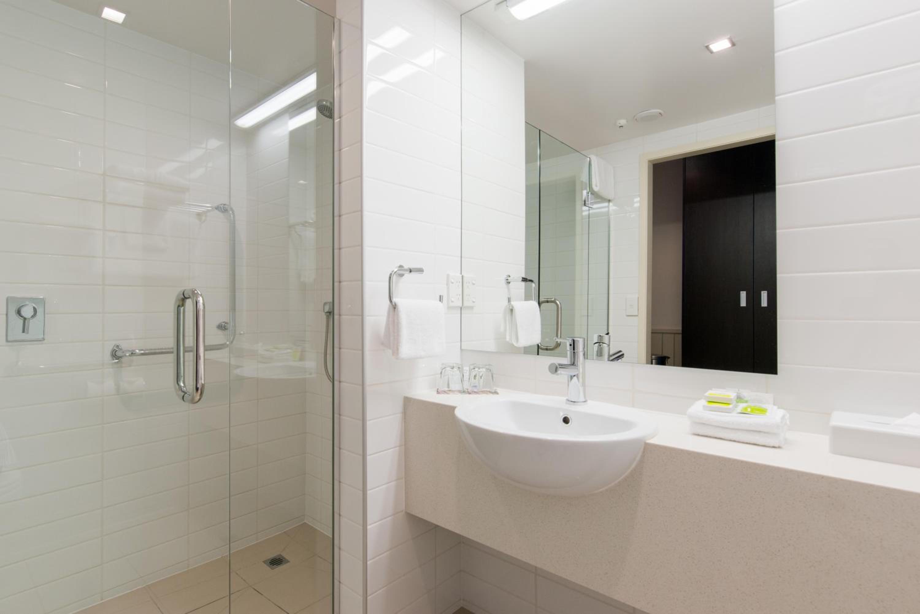 Executive Suite with Two King Beds - Photo 9