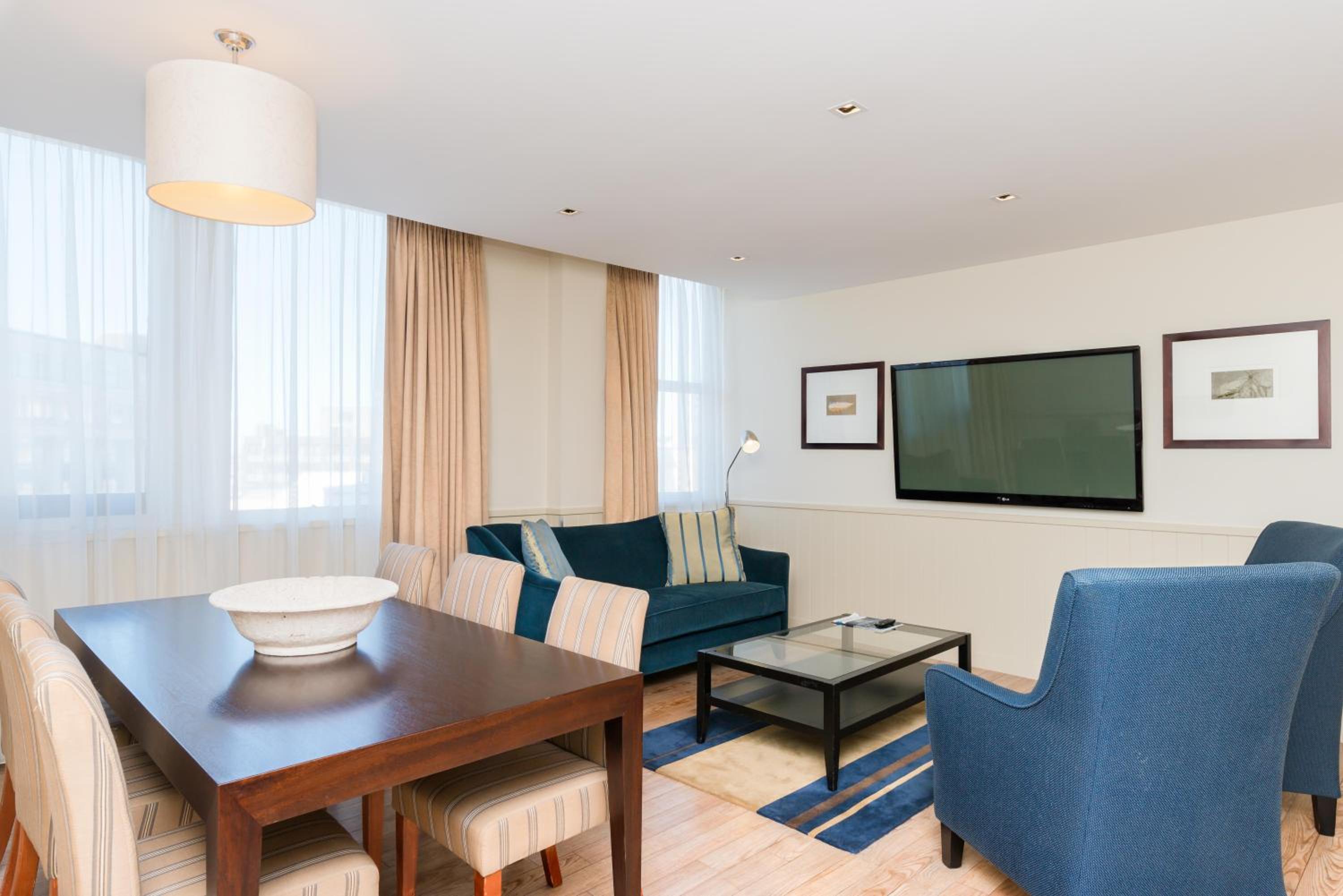 Executive Suite with Two King Beds - Photo 5