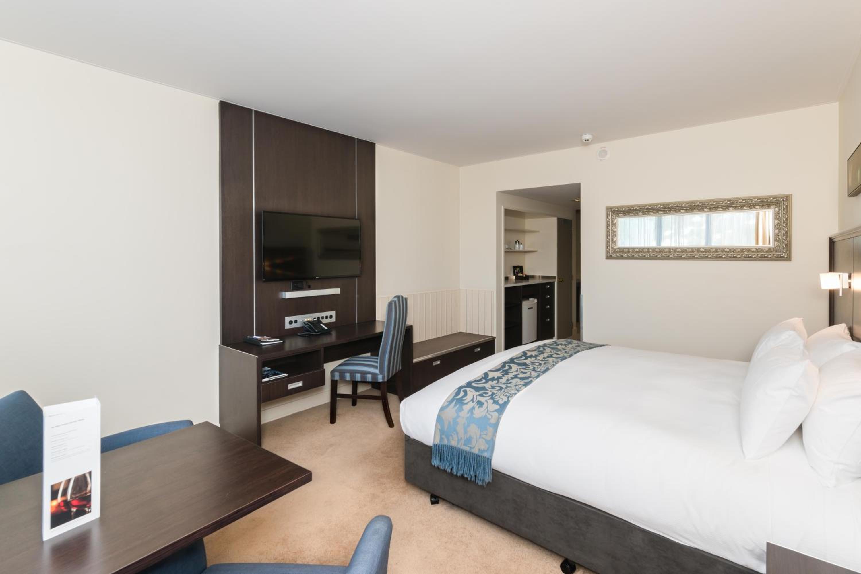 Standard King Room - Photo 6