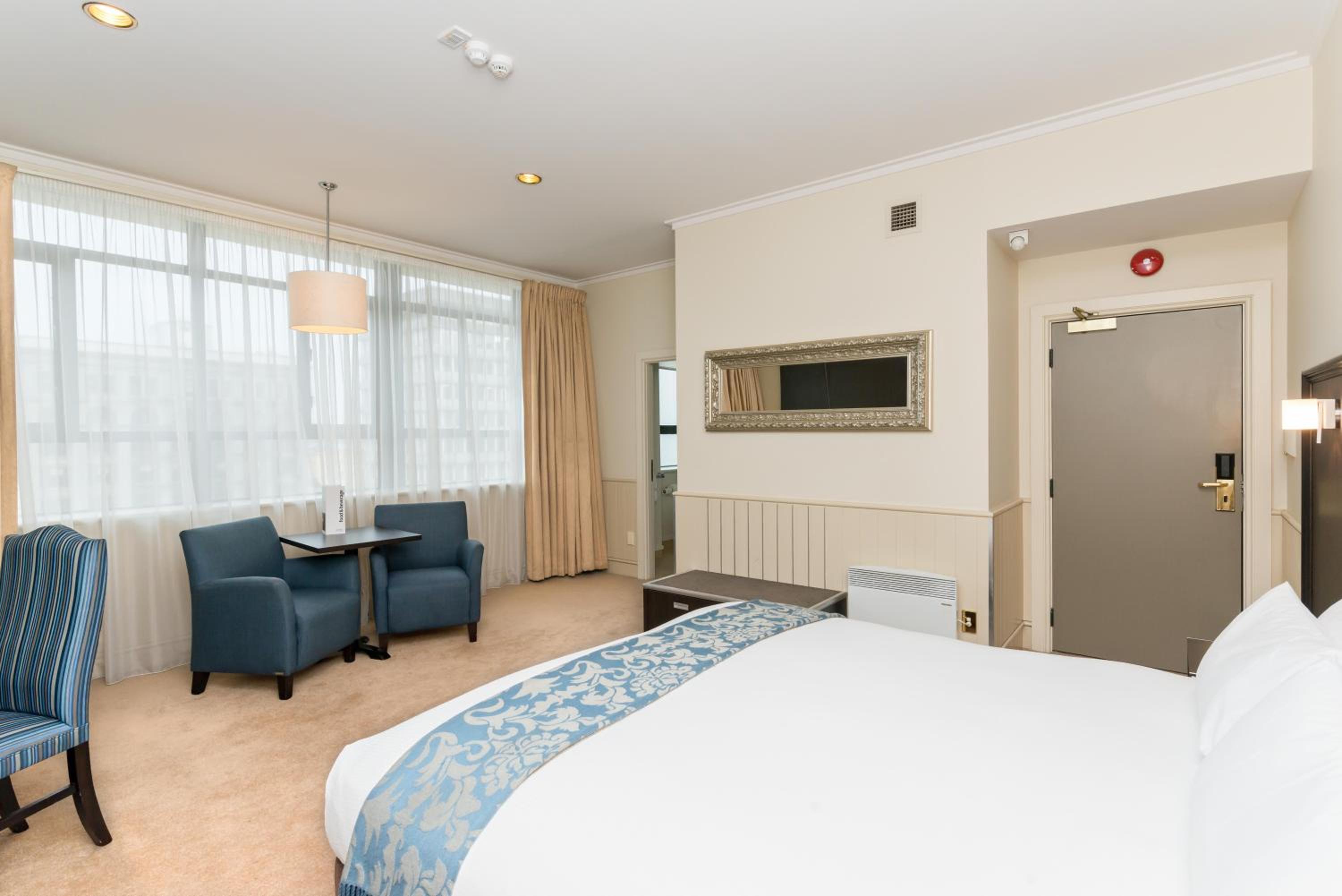 Superior King Room - Photo 3