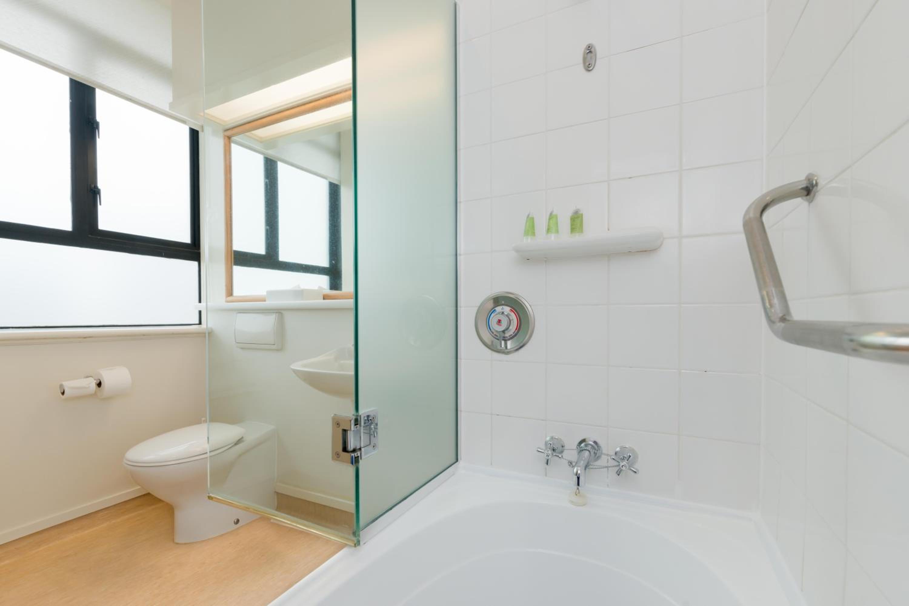 Standard King Room - Photo 4