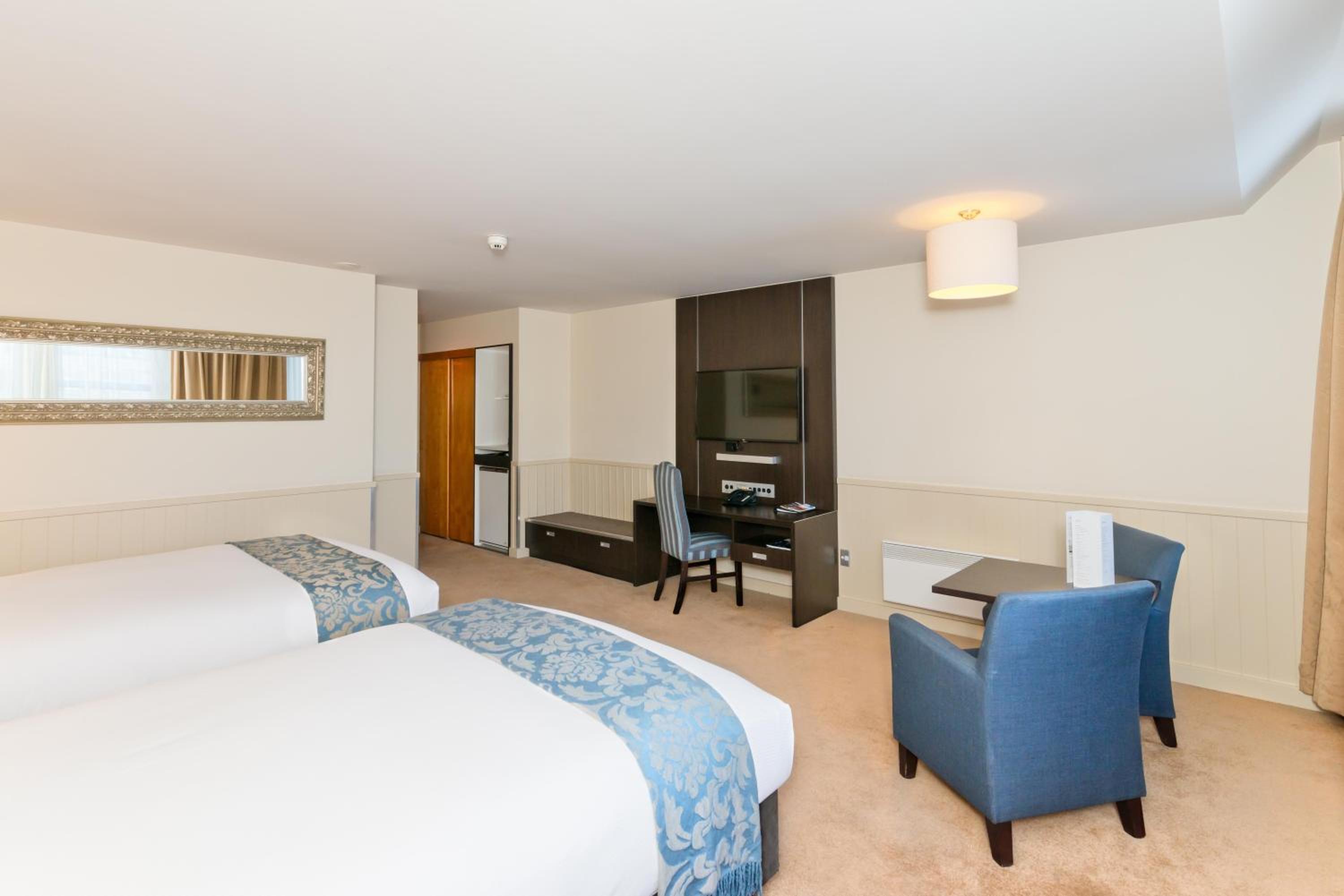 Superior Twin Room with Two Double Beds - Photo 2