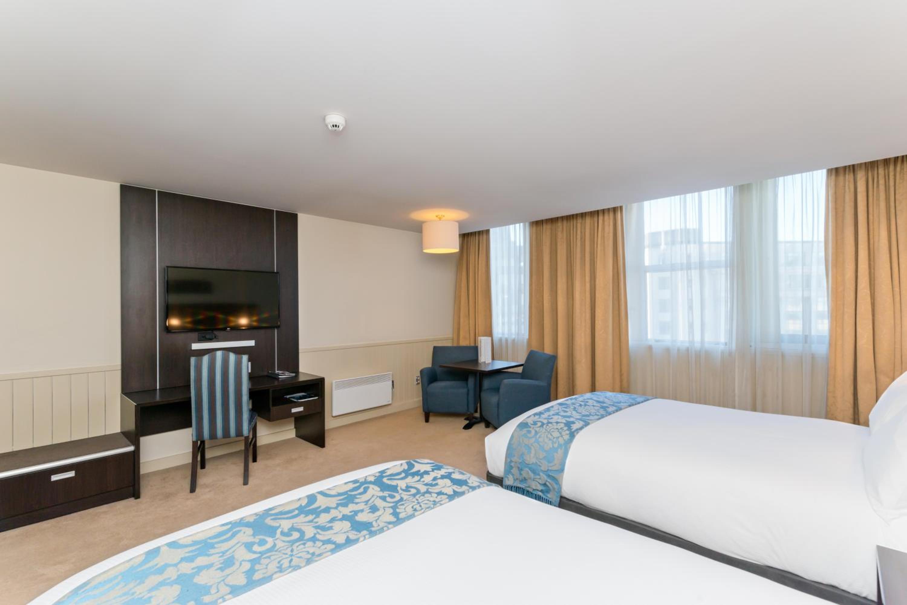 Superior Twin Room with Two Double Beds - Photo 5