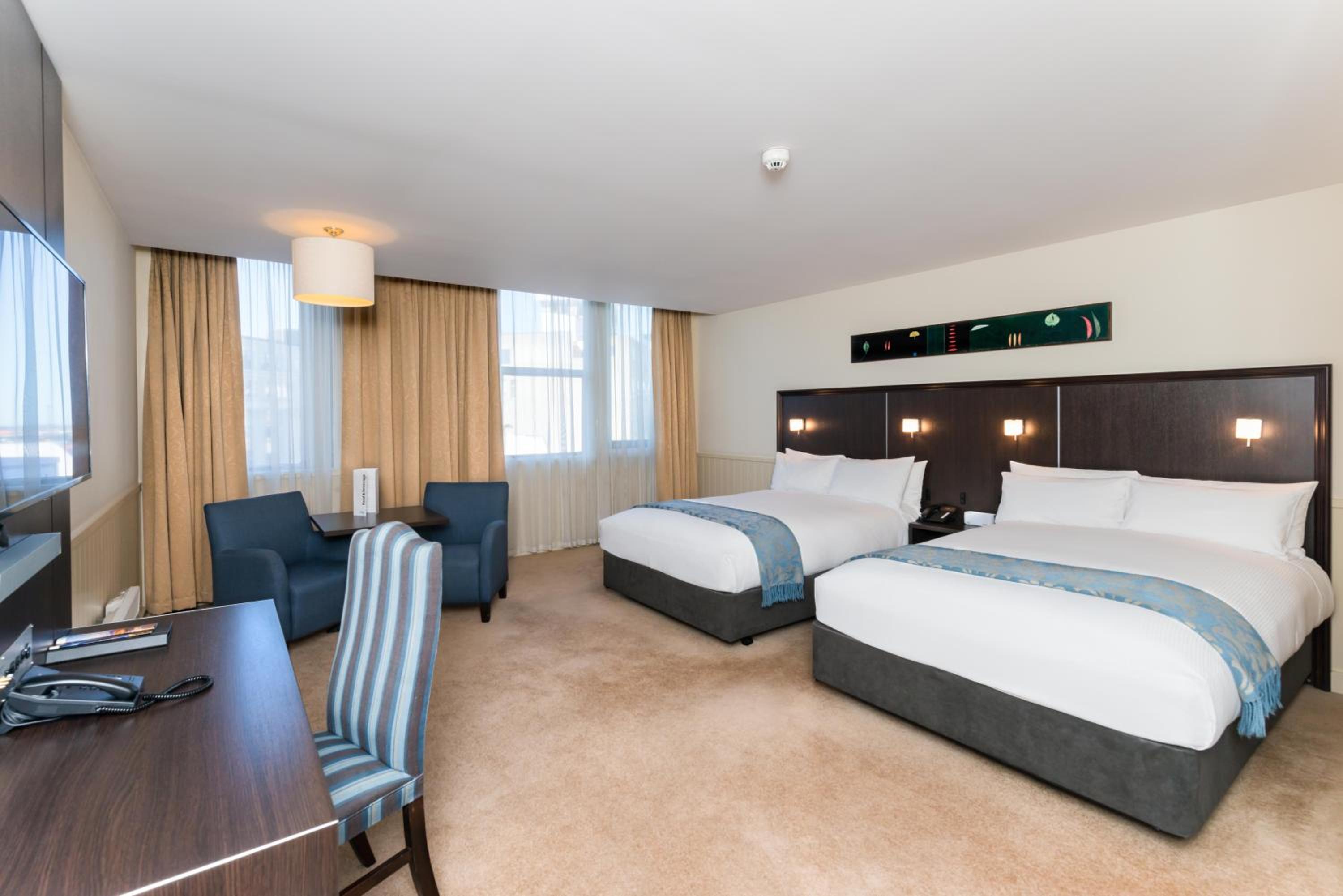 Superior Twin Room with Two Double Beds - Photo 3
