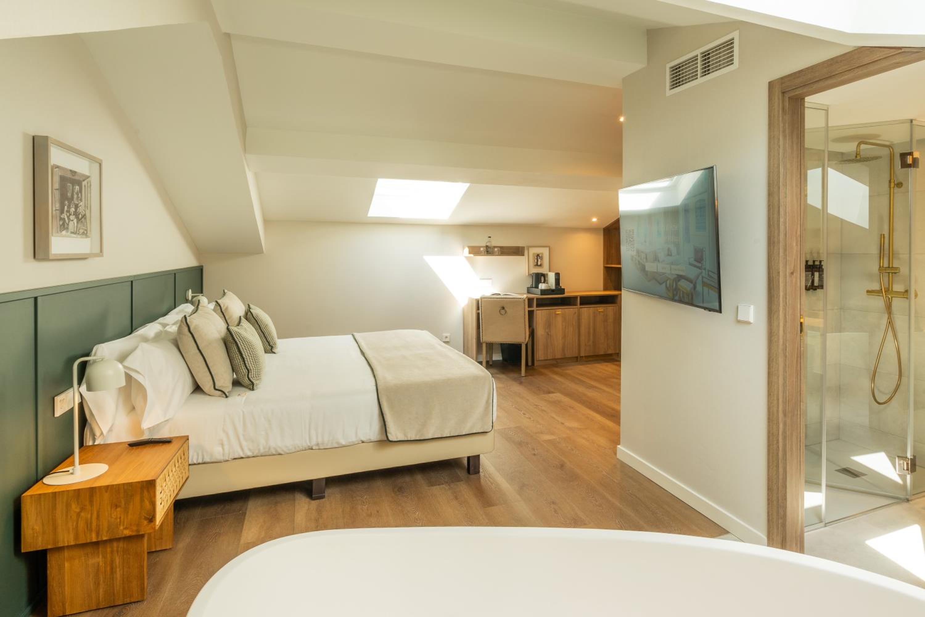 Double Room Double Room
