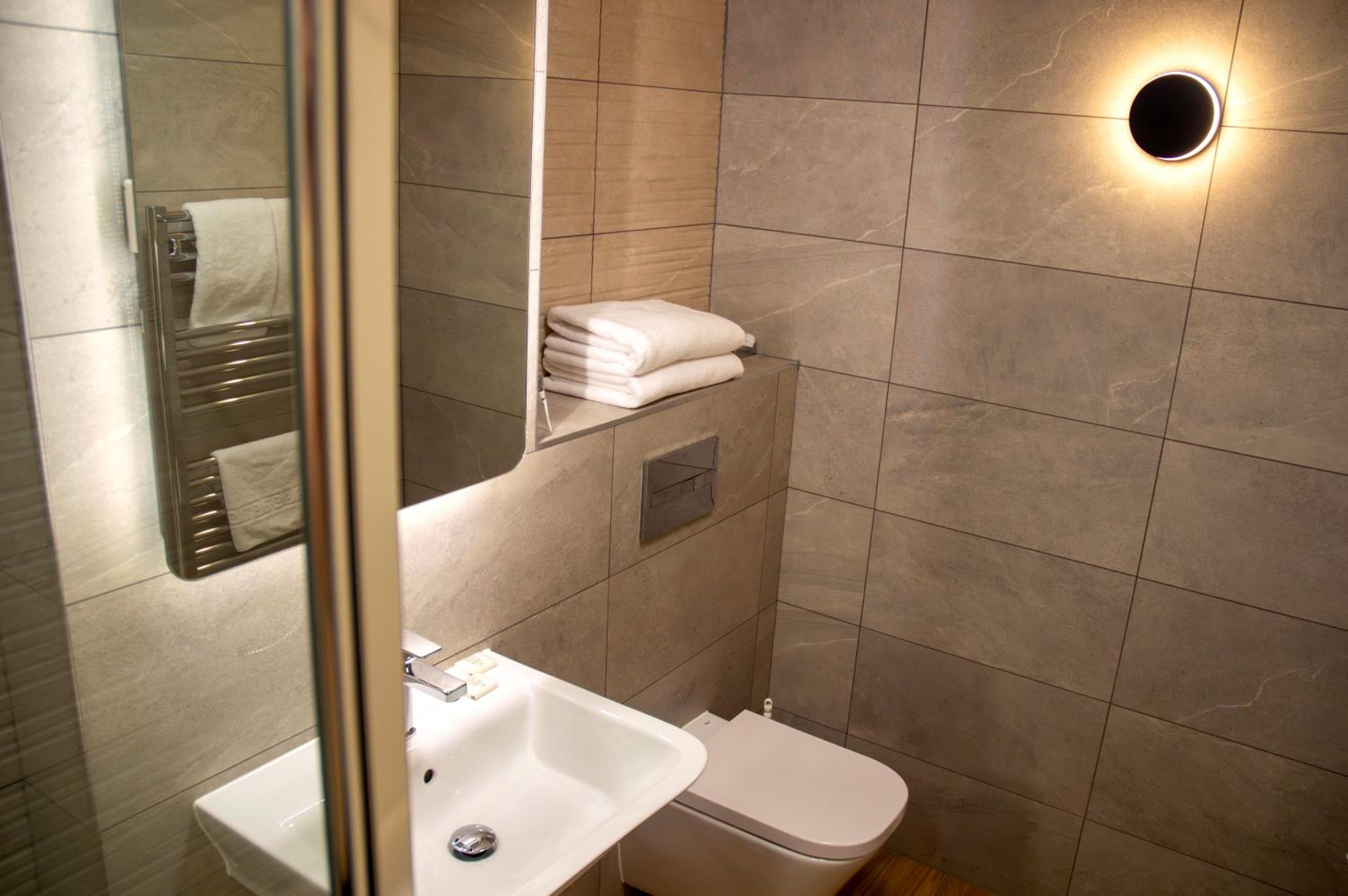 Admirals Ground Floor Sea View Room with Patio - Photo 7
