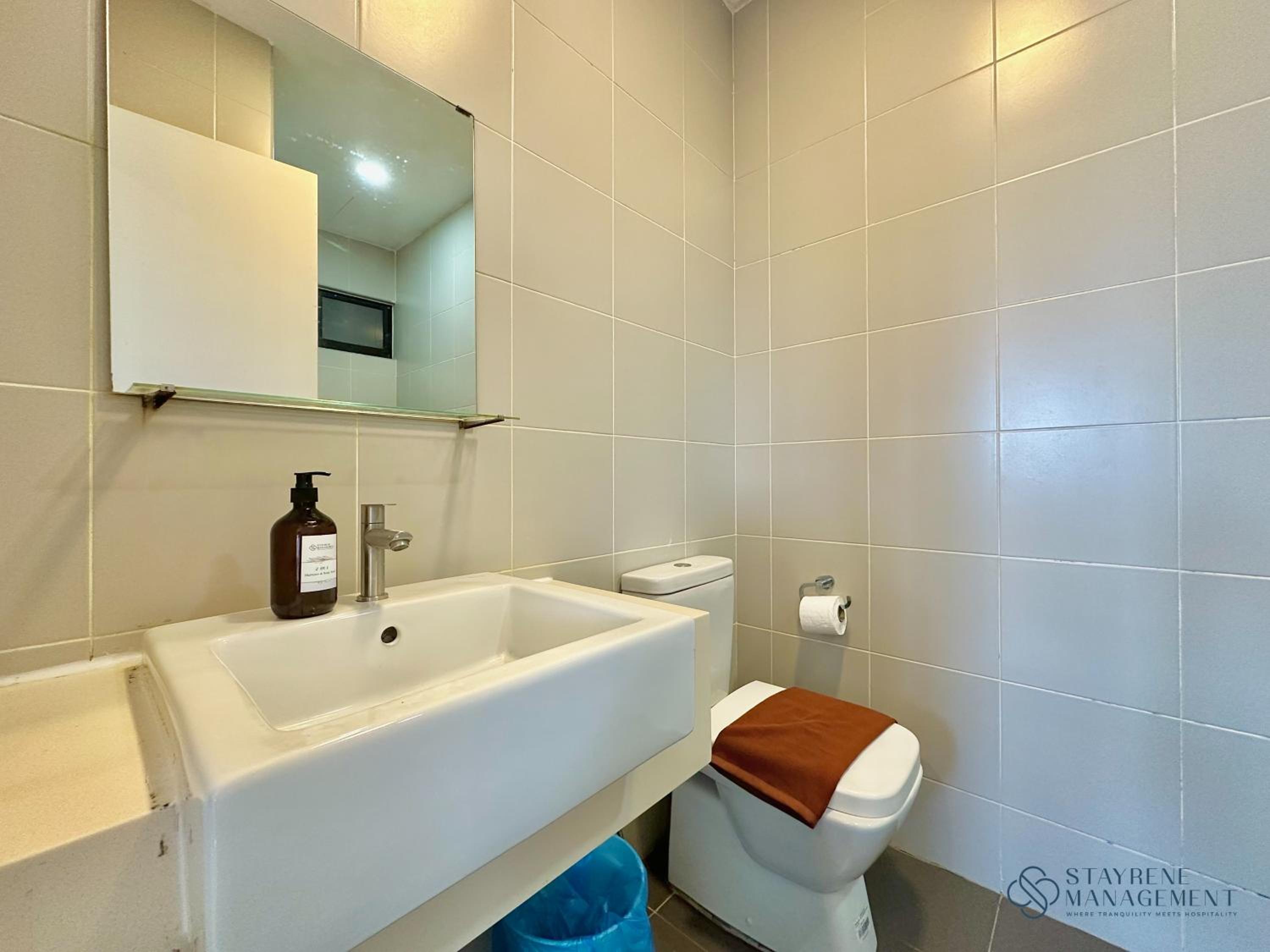 One-Bedroom Apartment with City View photo 2