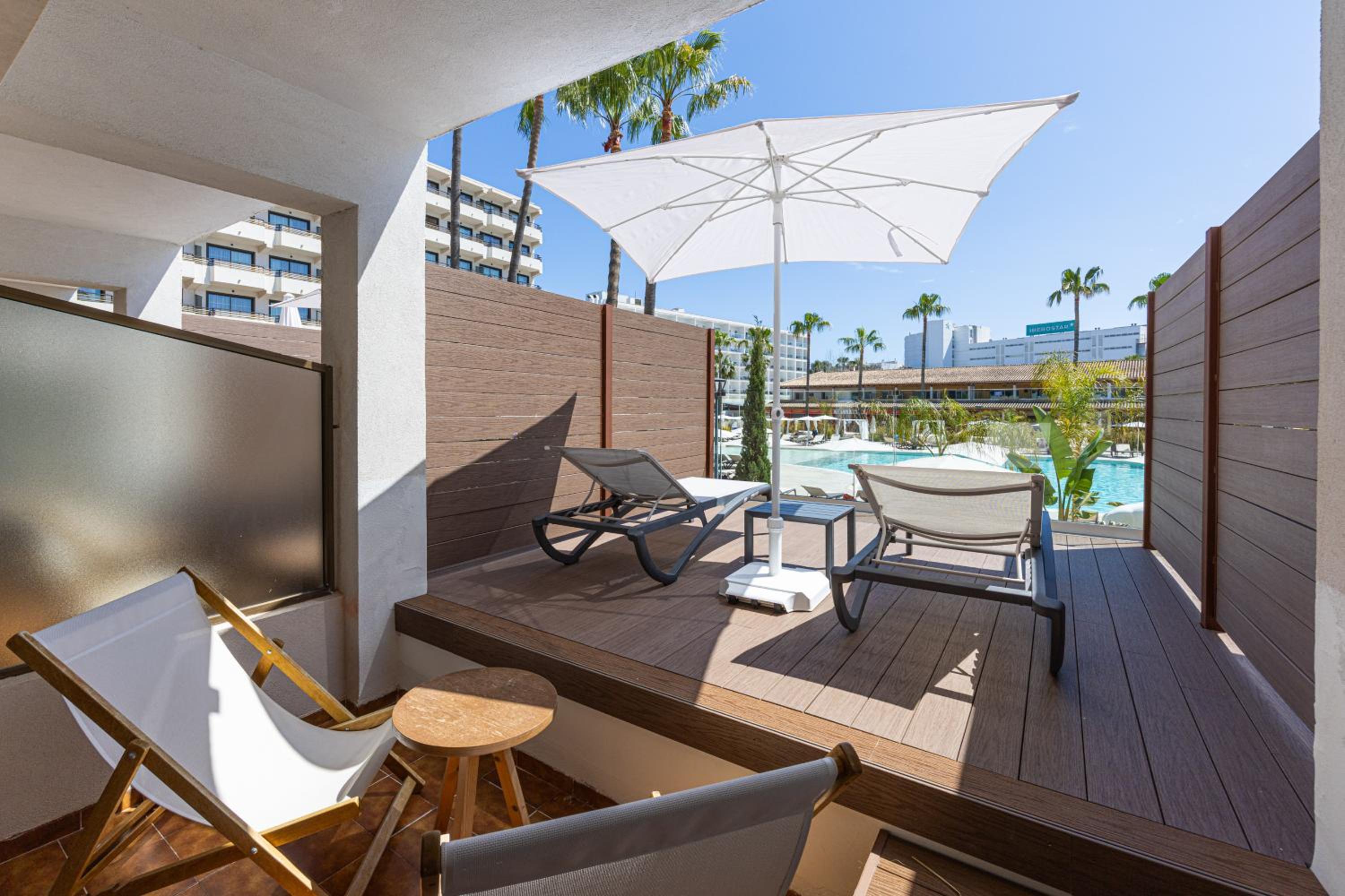 The Innside Room Pool View Solarium