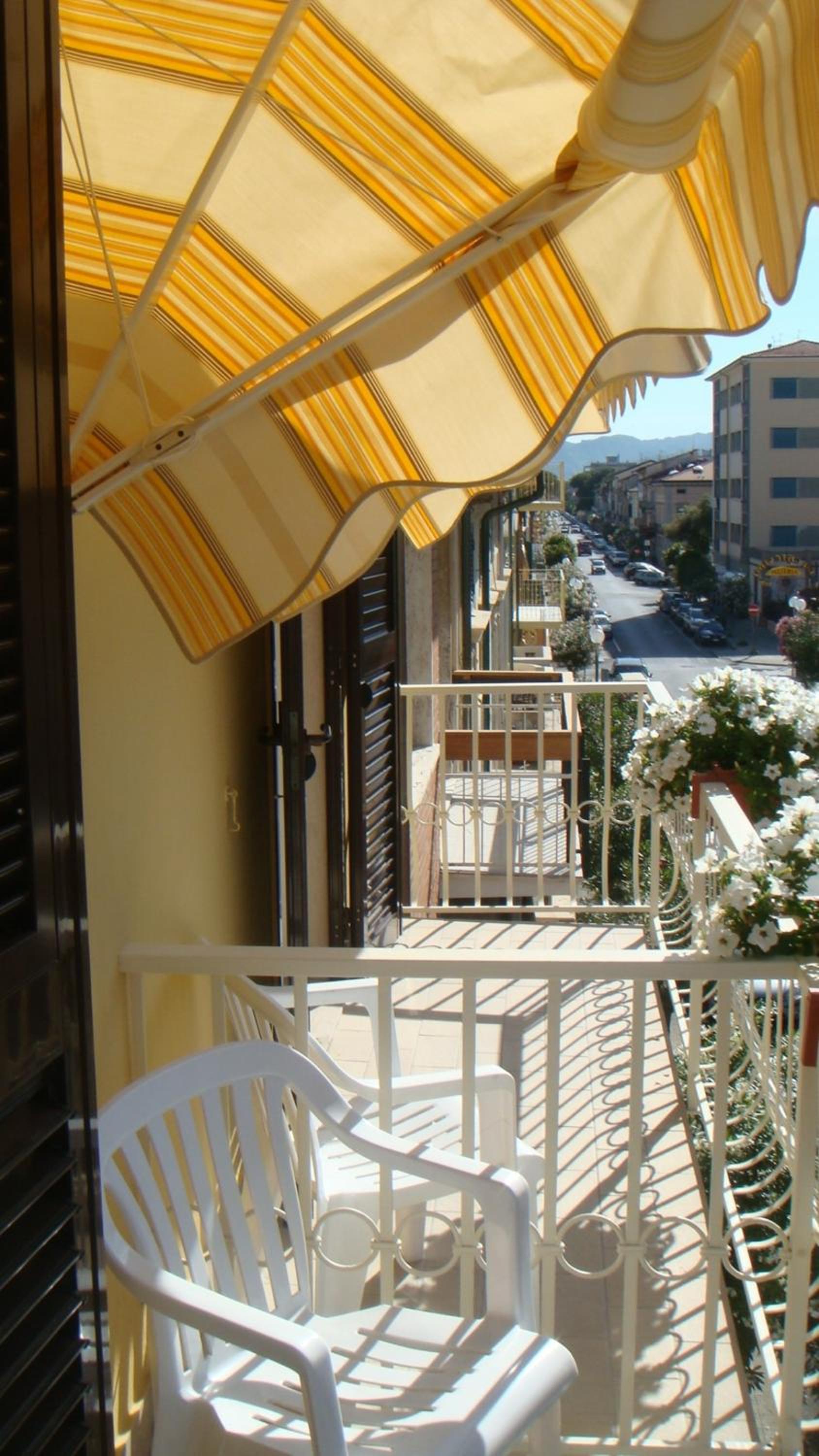 Quadruple Room - Photo 12