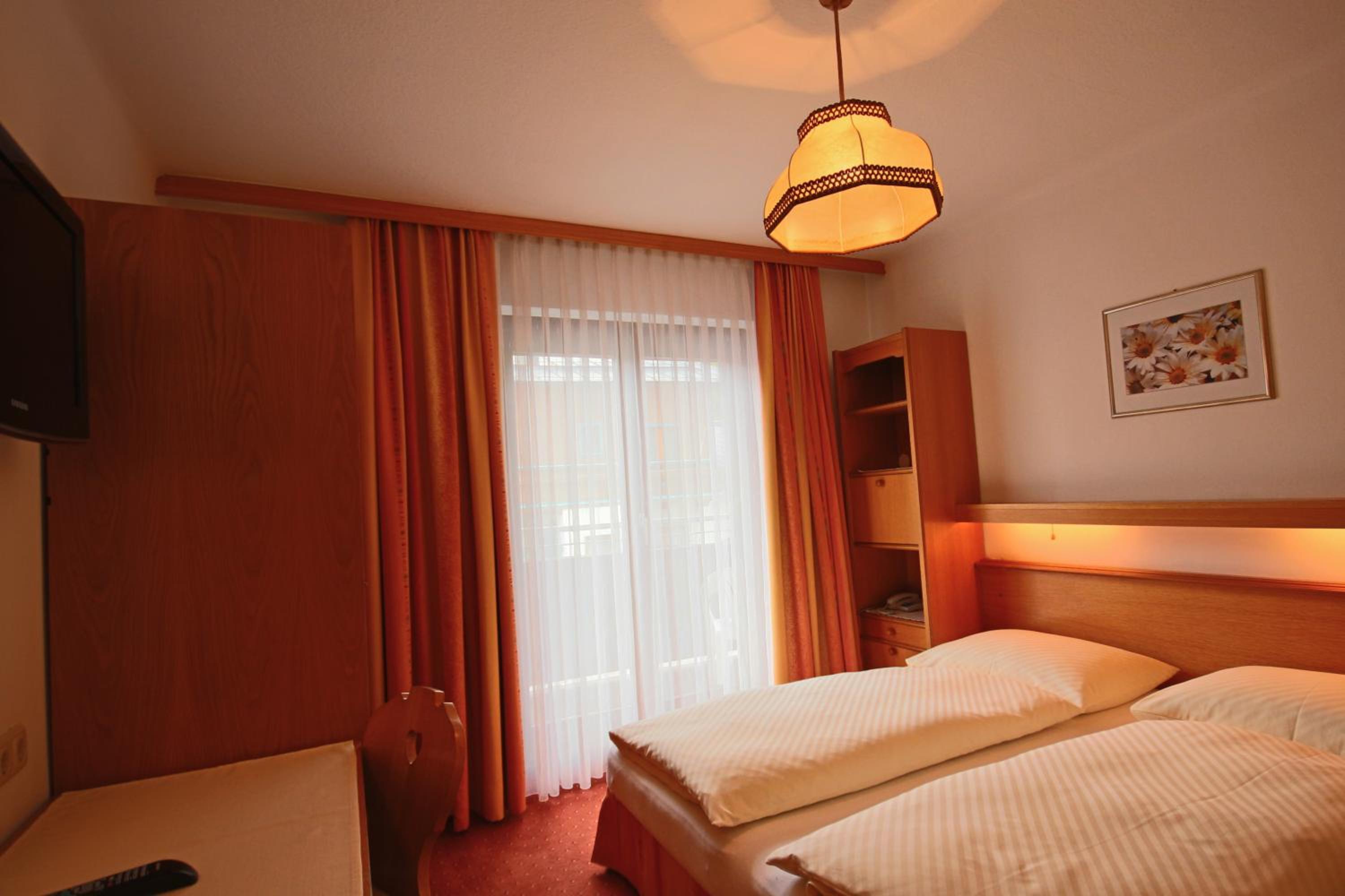 Budget Double Room photo 2