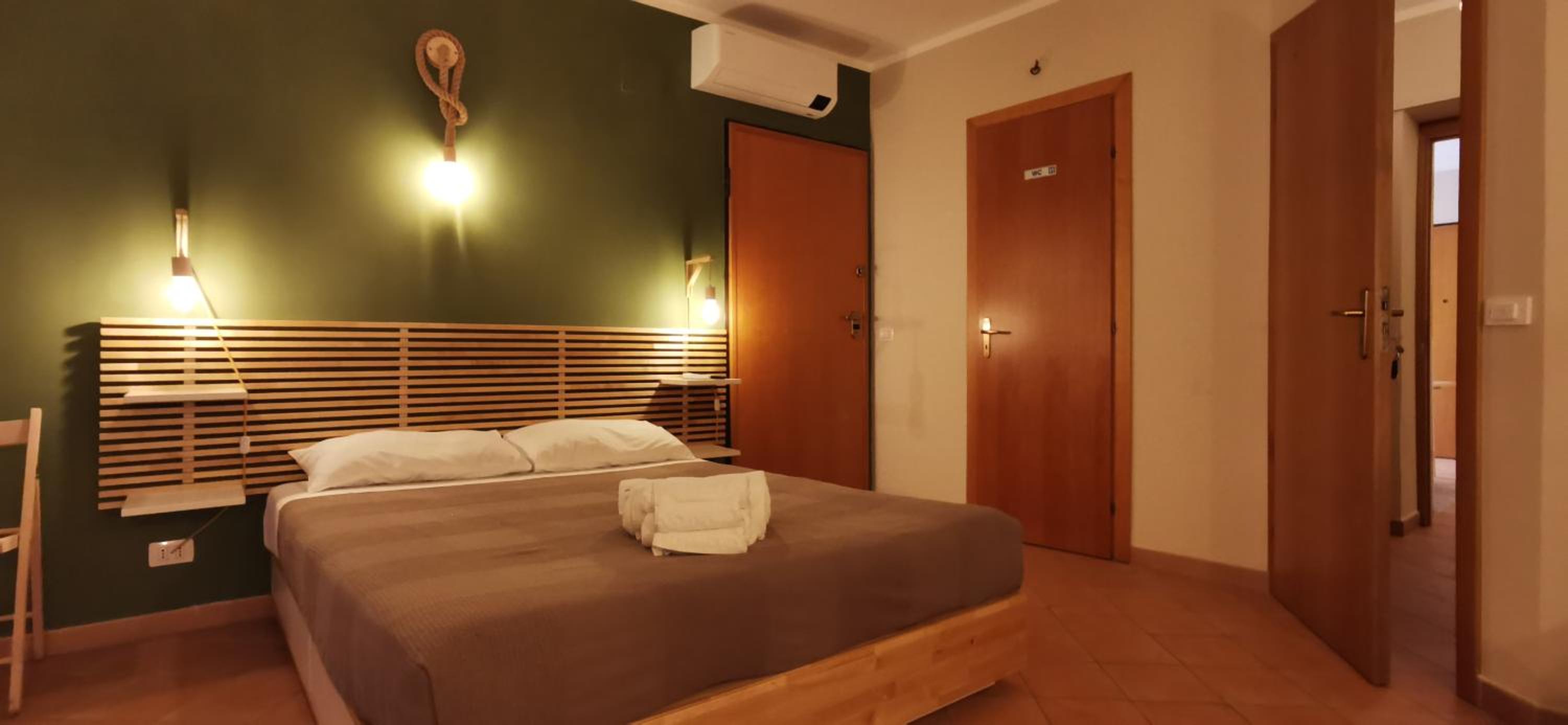 Quadruple Room with Balcony - Photo 2
