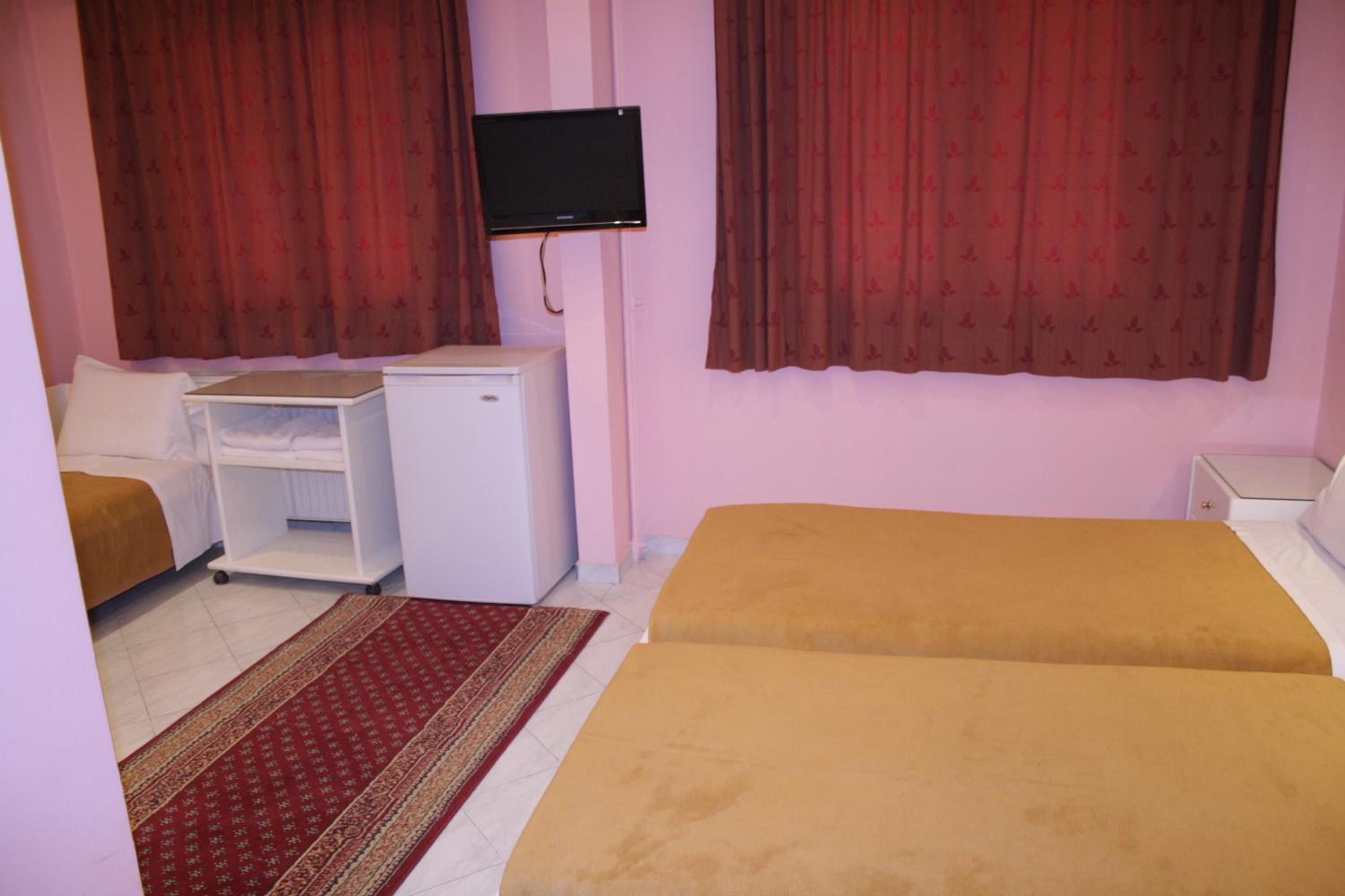 Standard Triple Room with City View - Photo 5
