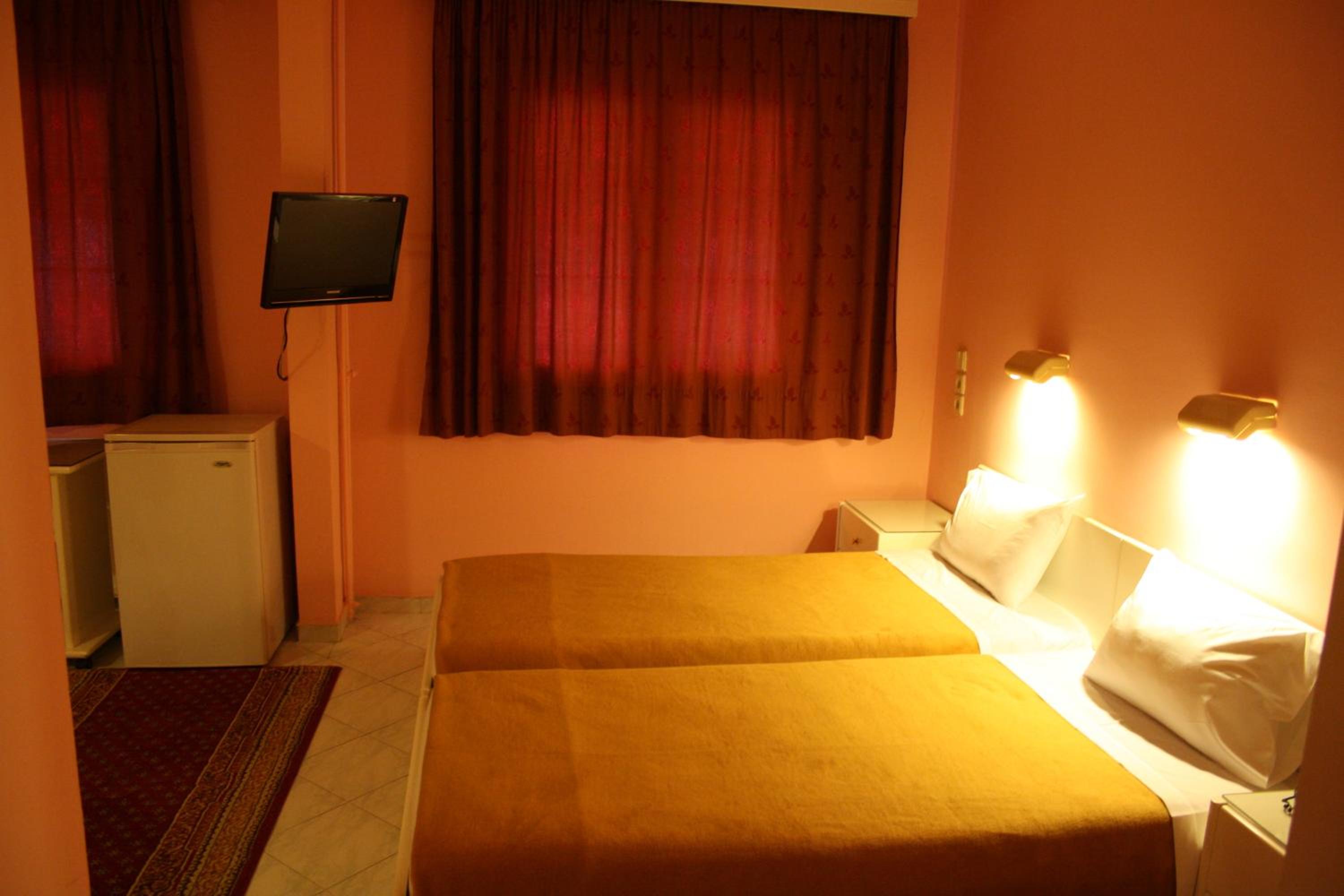 Standard Triple Room with City View - Photo 1