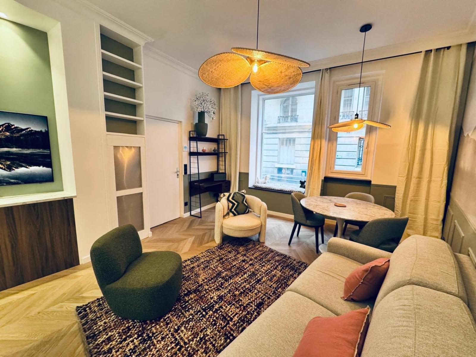 Deluxe One-Bedroom Apartment photo 3