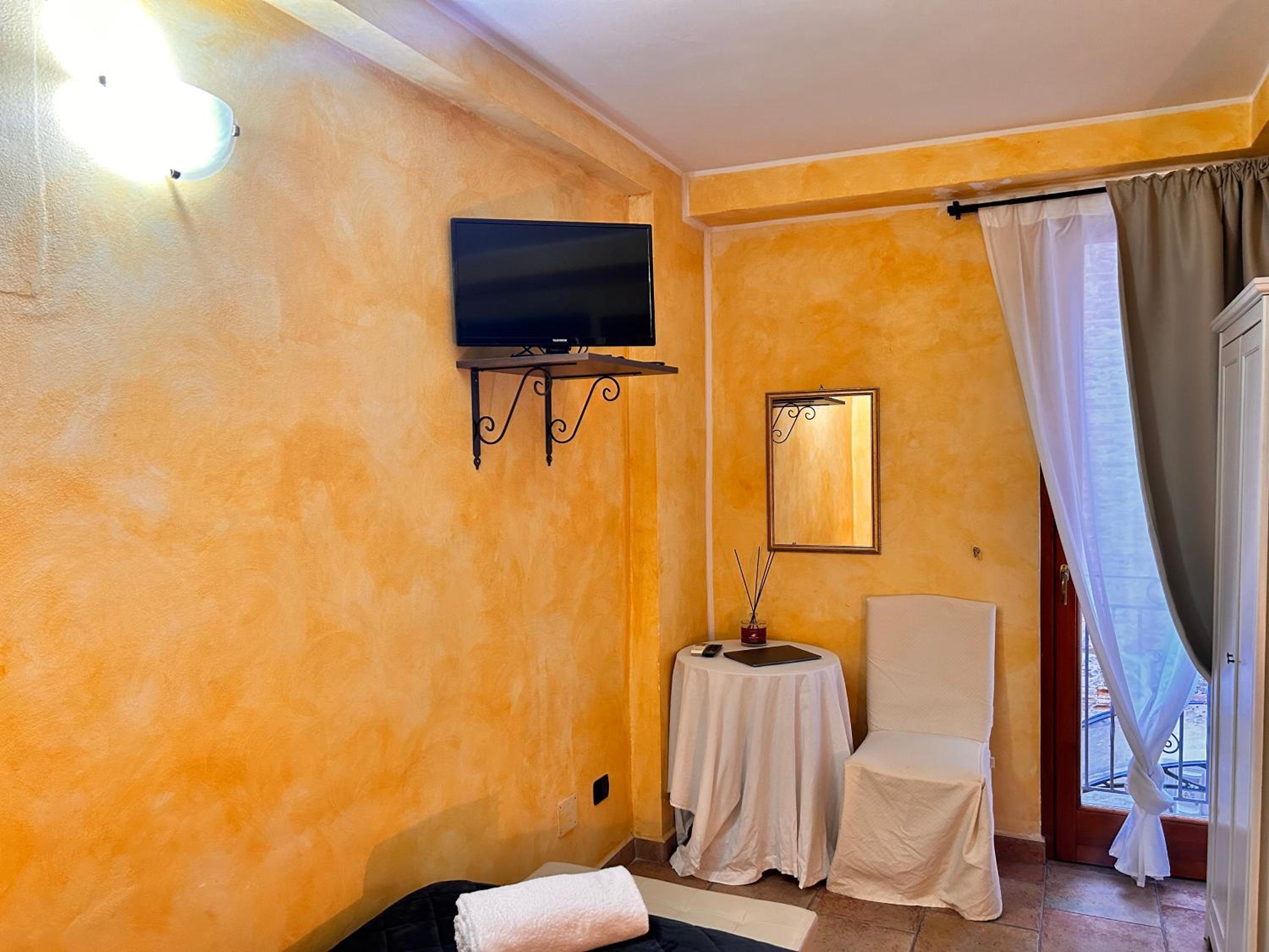 Single Room with Bathroom photo 3