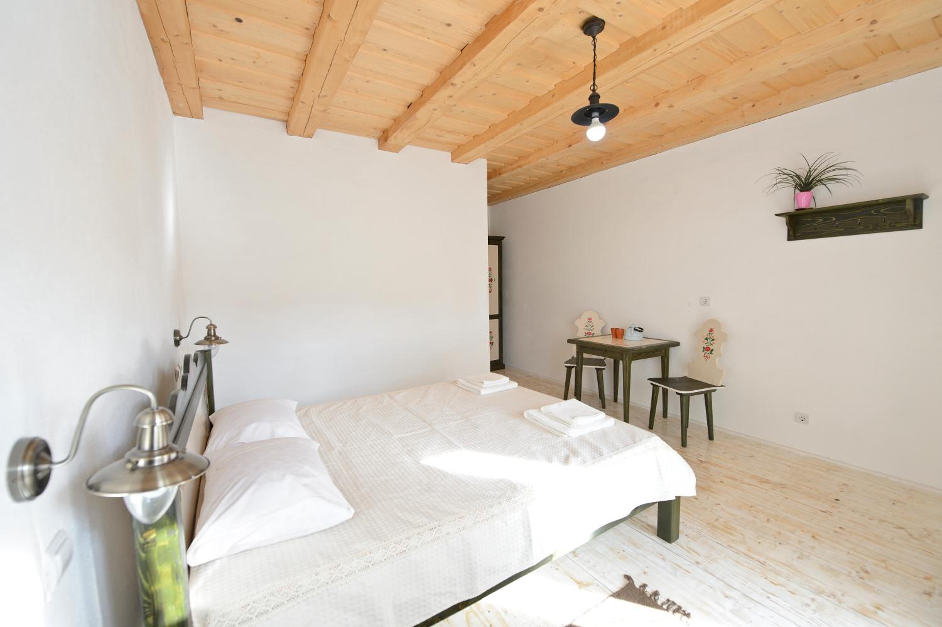 Five-Bedroom House photo 1
