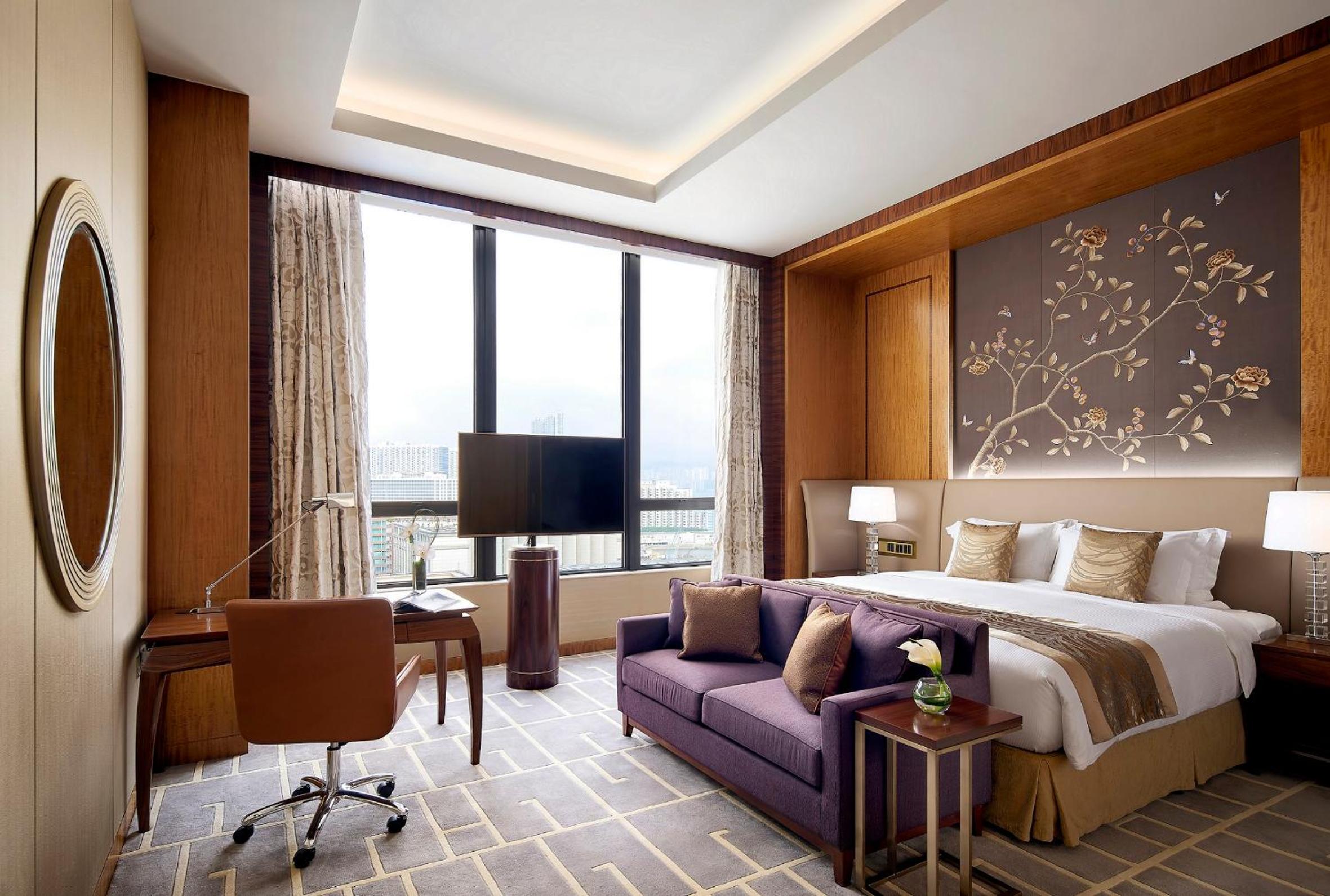 Sky King or Queen Room with Side Harbor View