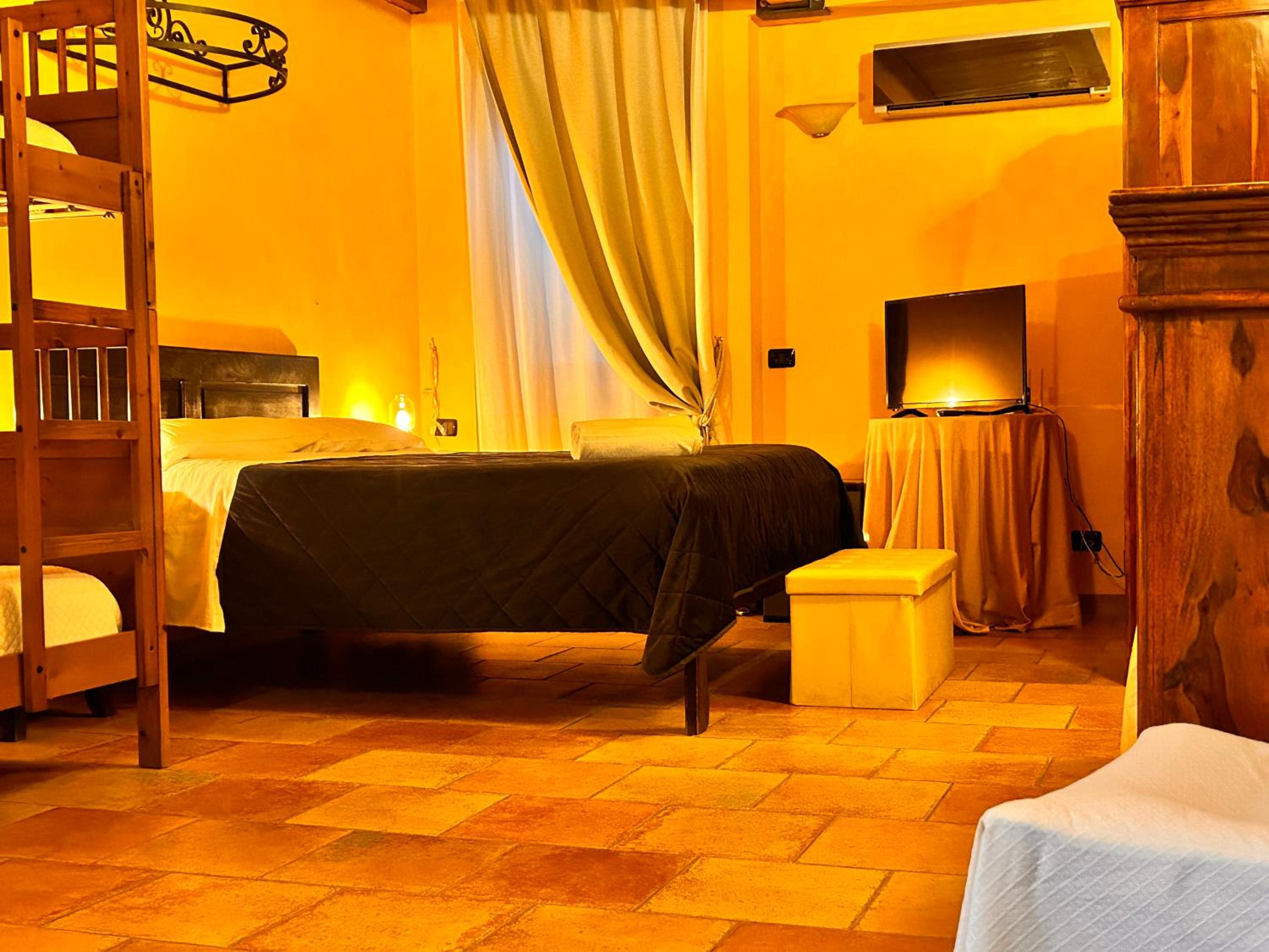 Large Double Room photo 2