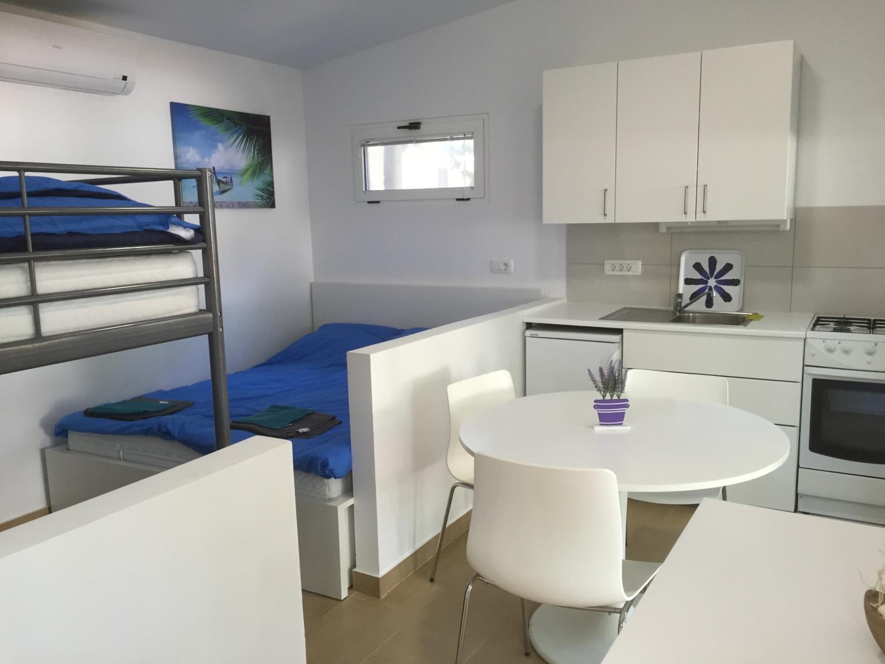 One-Bedroom House photo 2