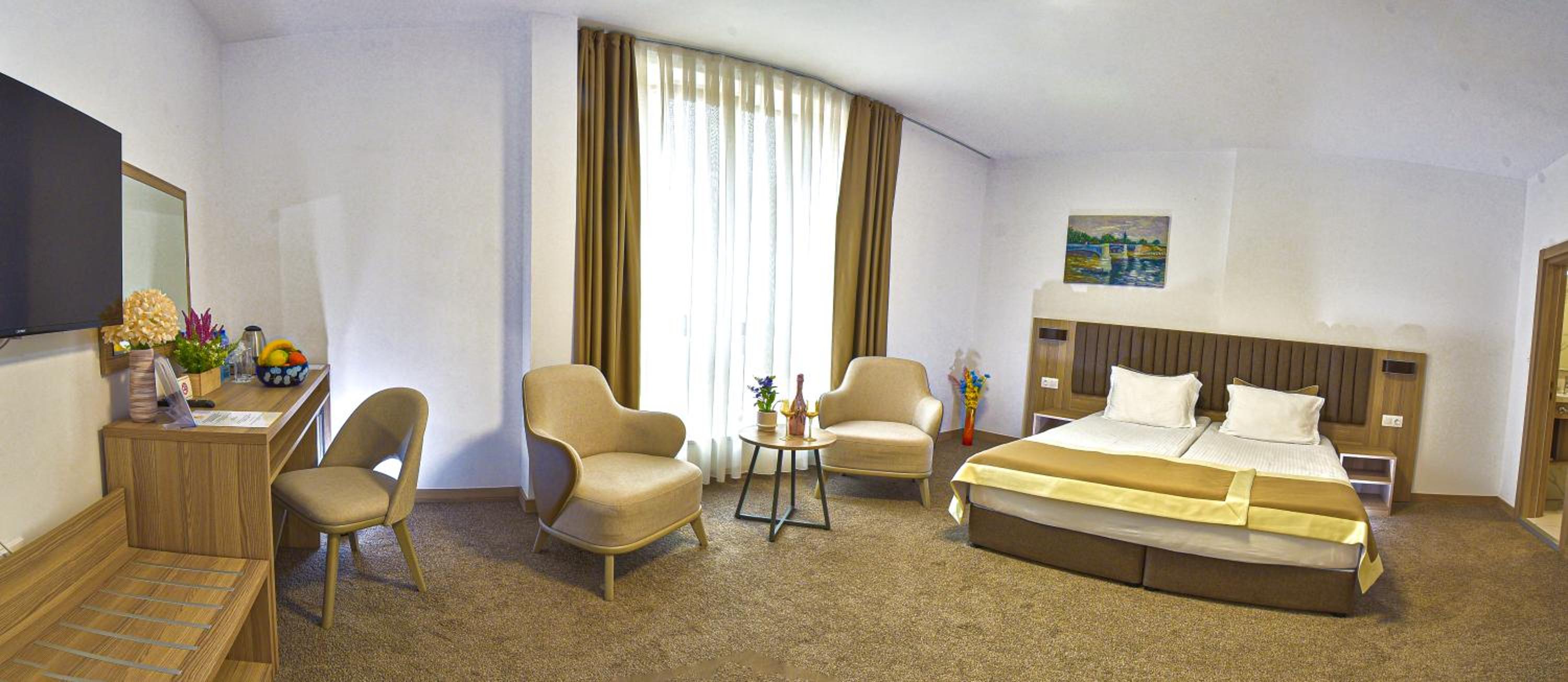 Deluxe Double or Twin Room