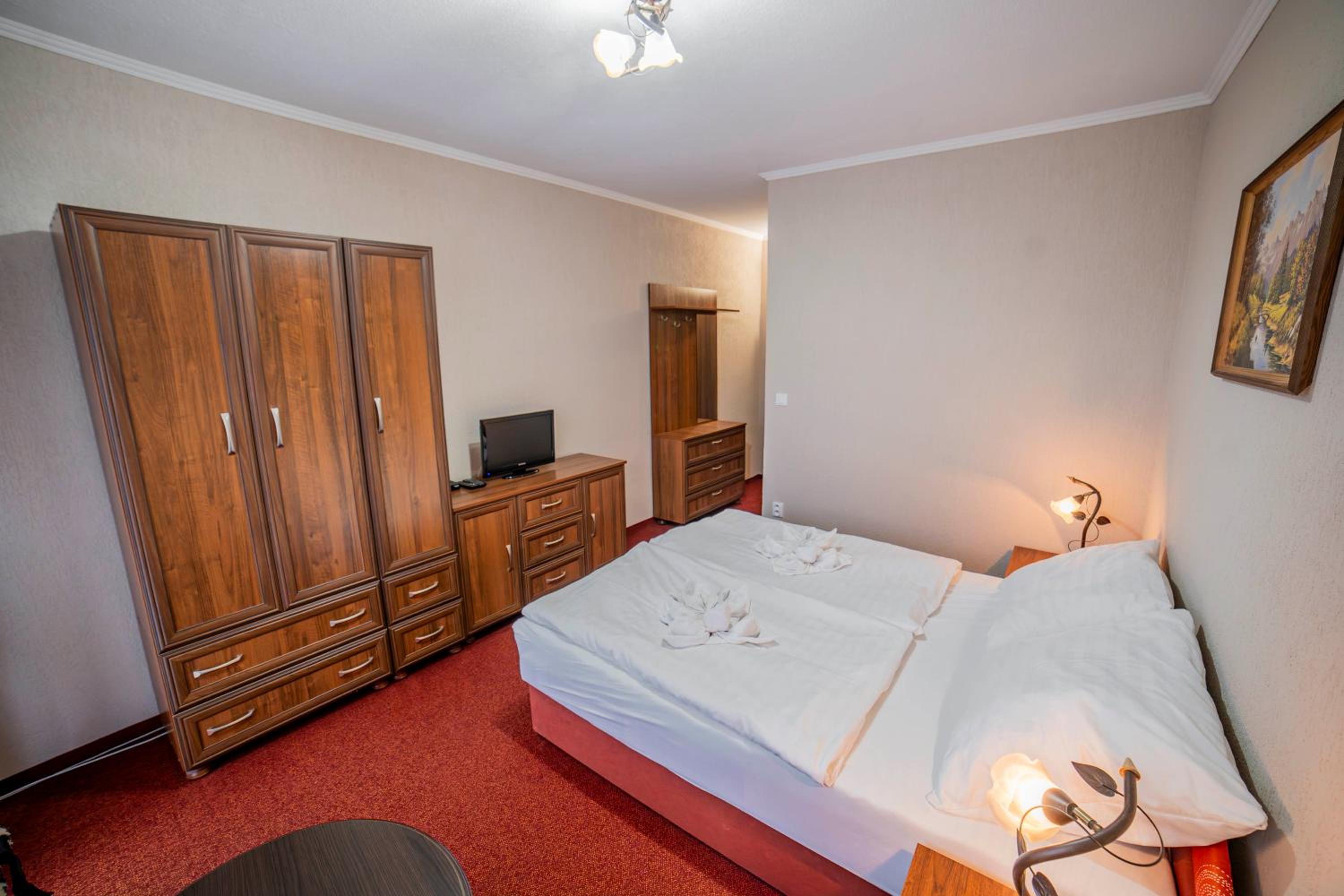 Double Room with Extra Bed photo 1