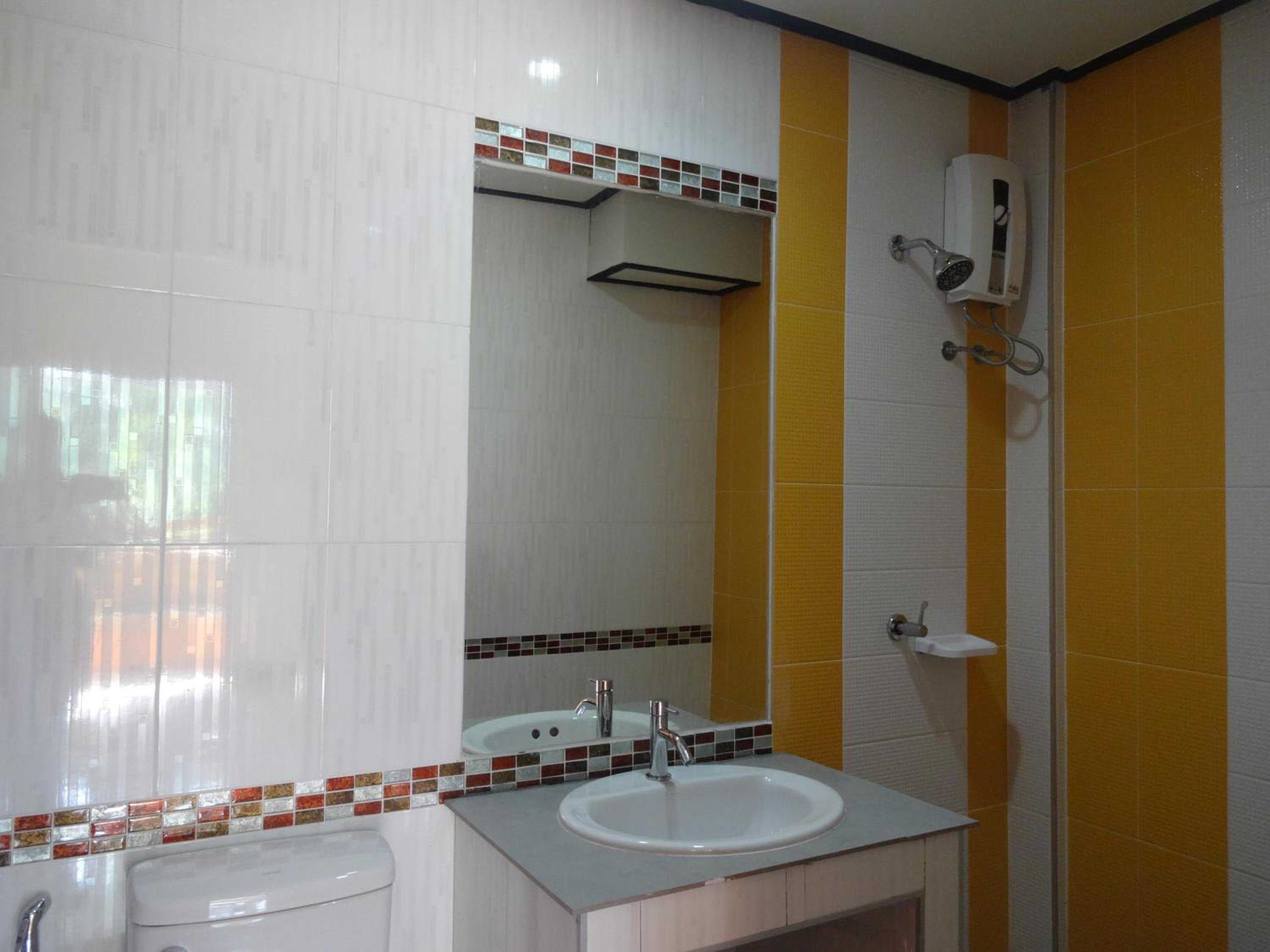 Triple Room with Private Bathroom photo 3