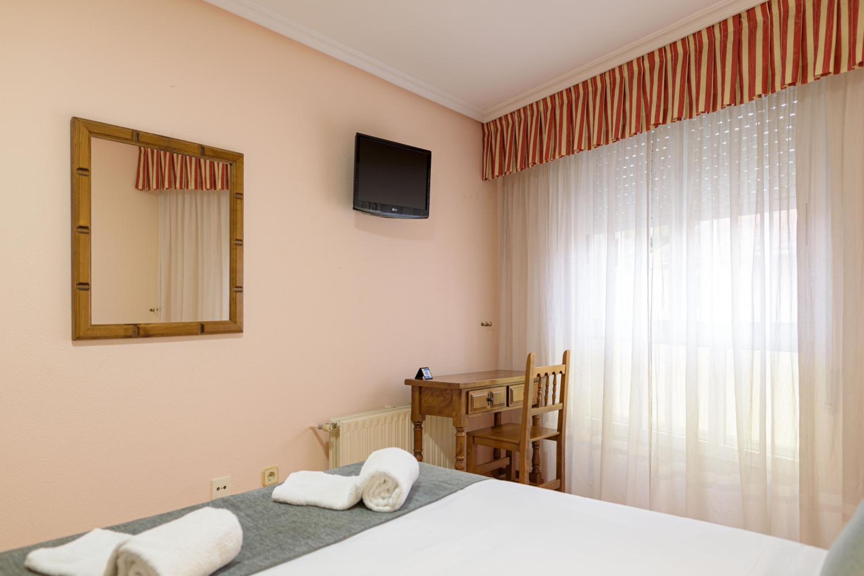 Economy Double or Twin Room photo 2