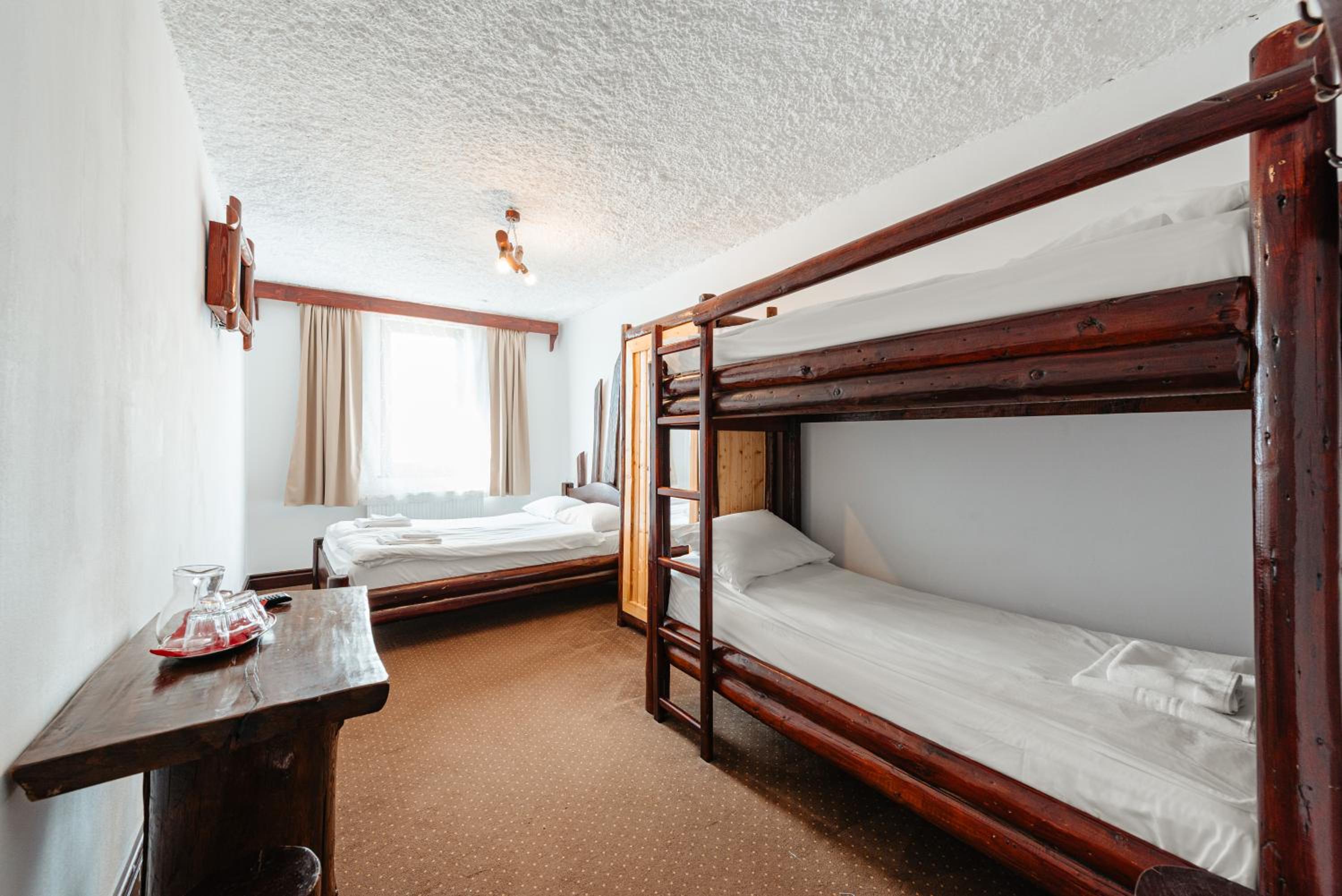 Quadruple Room with Private Bathroom photo 2