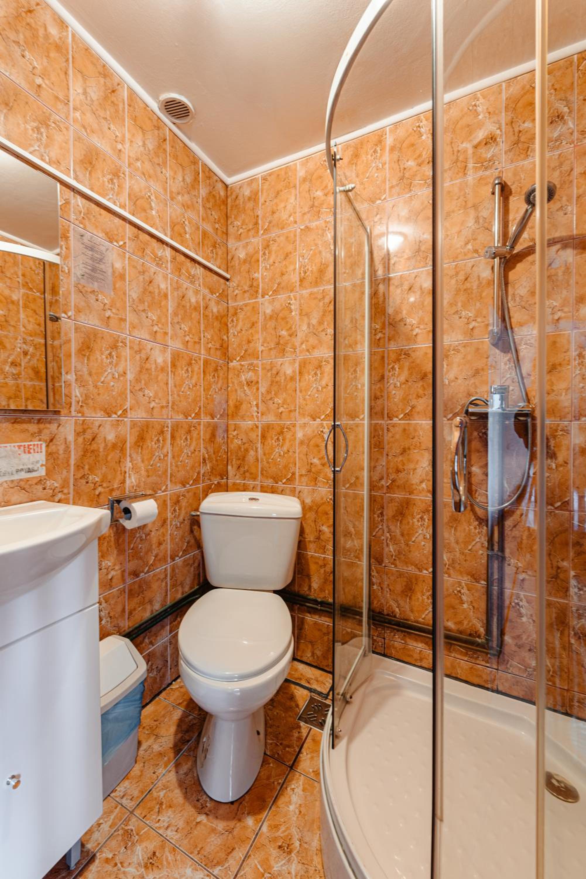 Quadruple Room with Private Bathroom photo 1