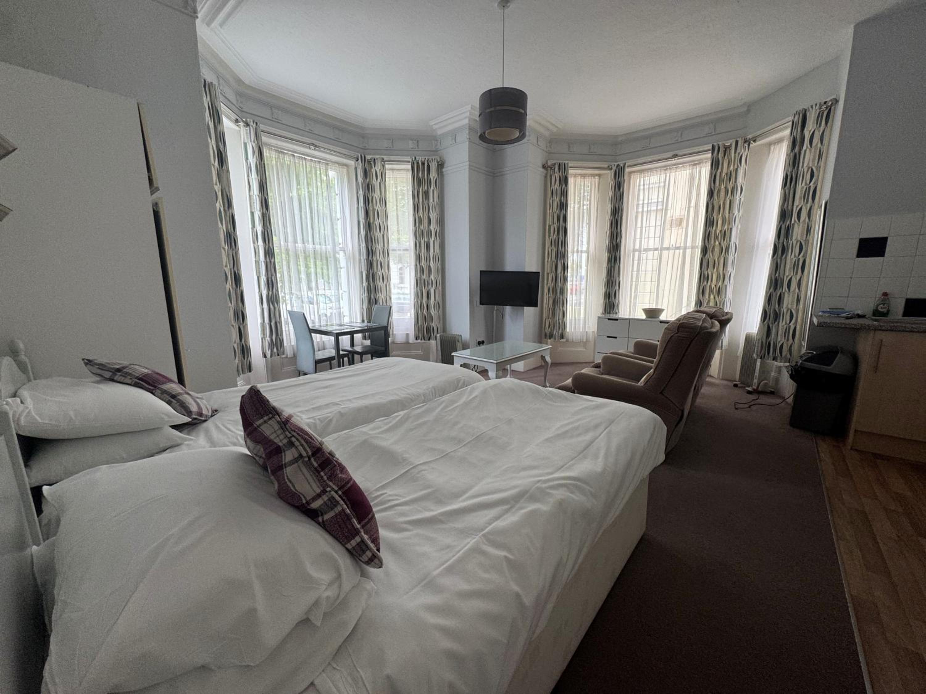 Studio Apartment photo 1
