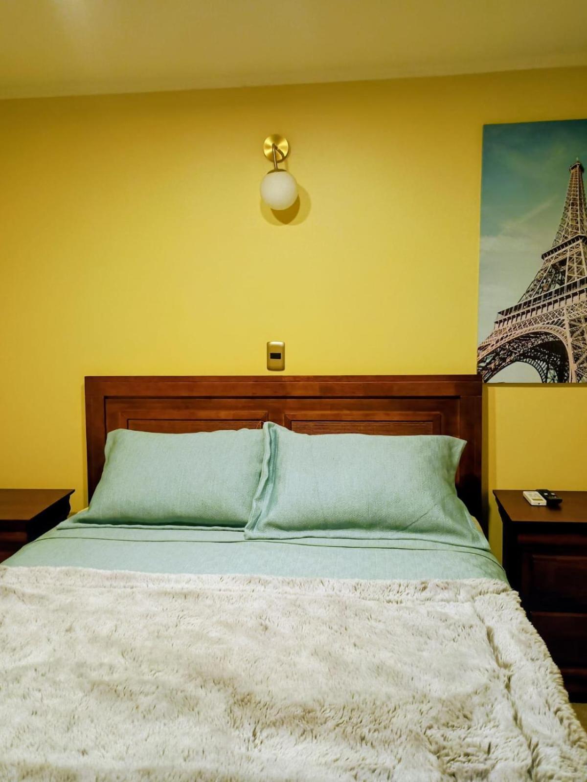 Standard Queen Room photo 2