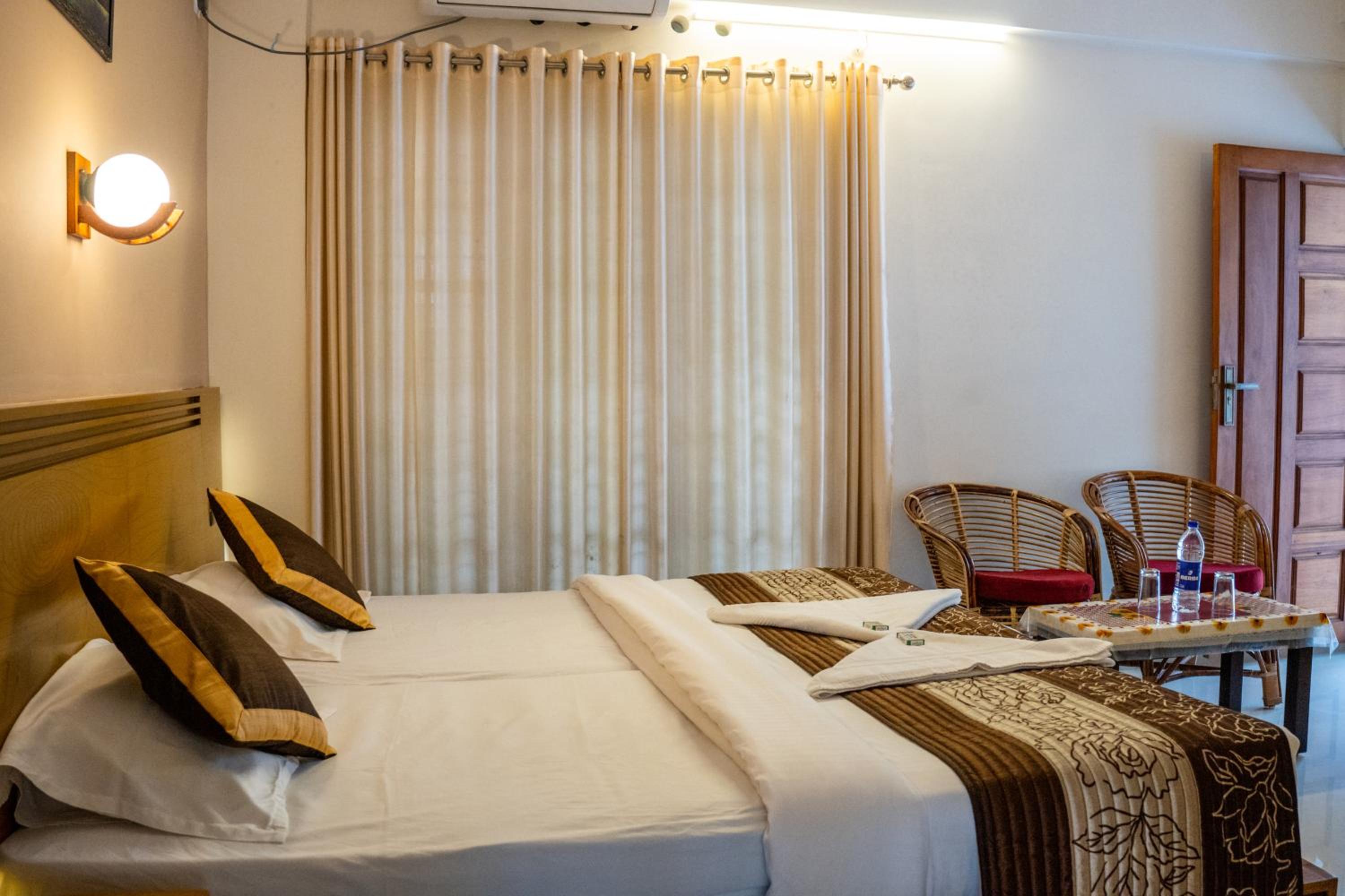 Deluxe Double or Twin Room with Balcony