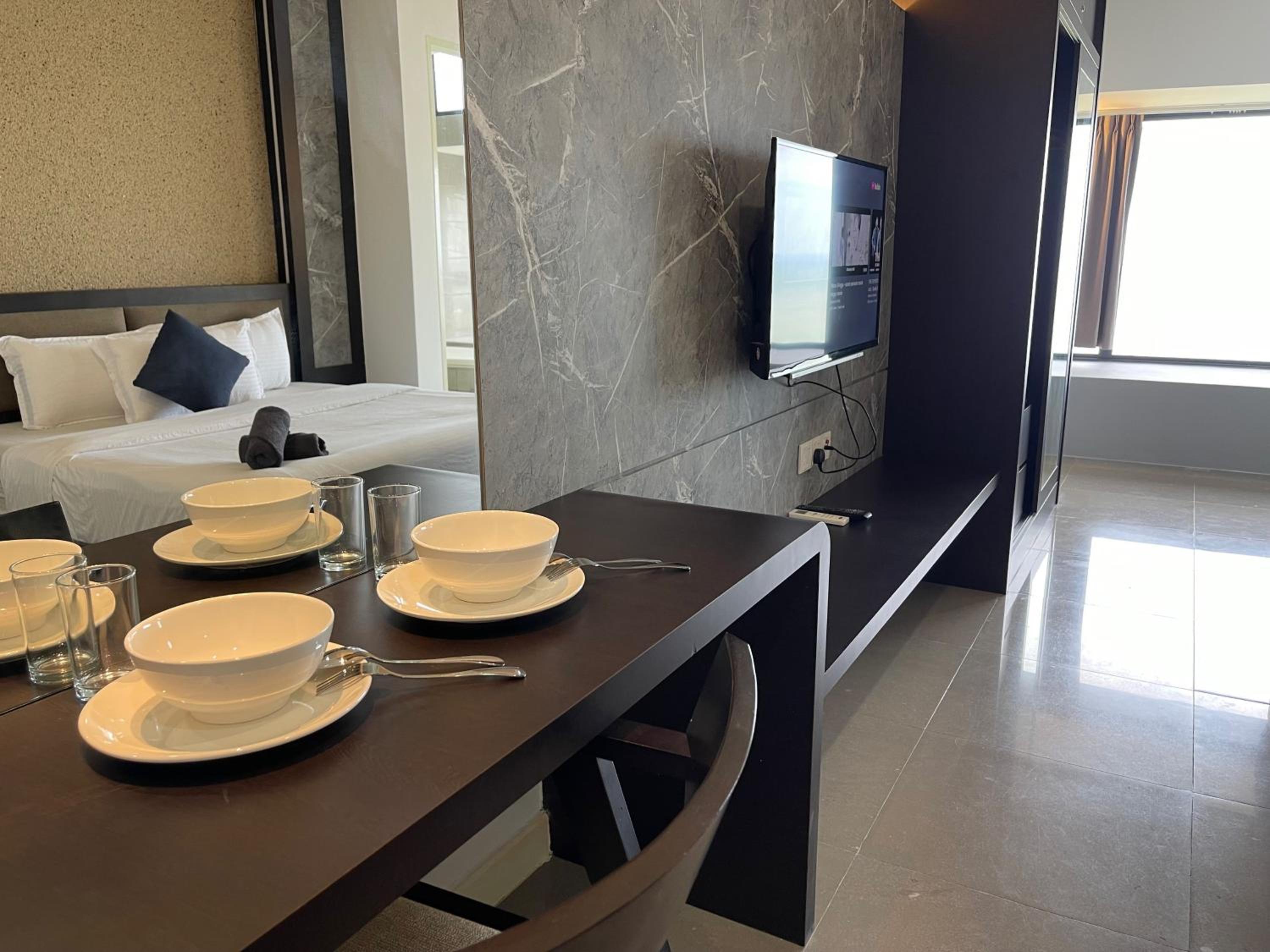 Queen Room with Sea View - Photo 3