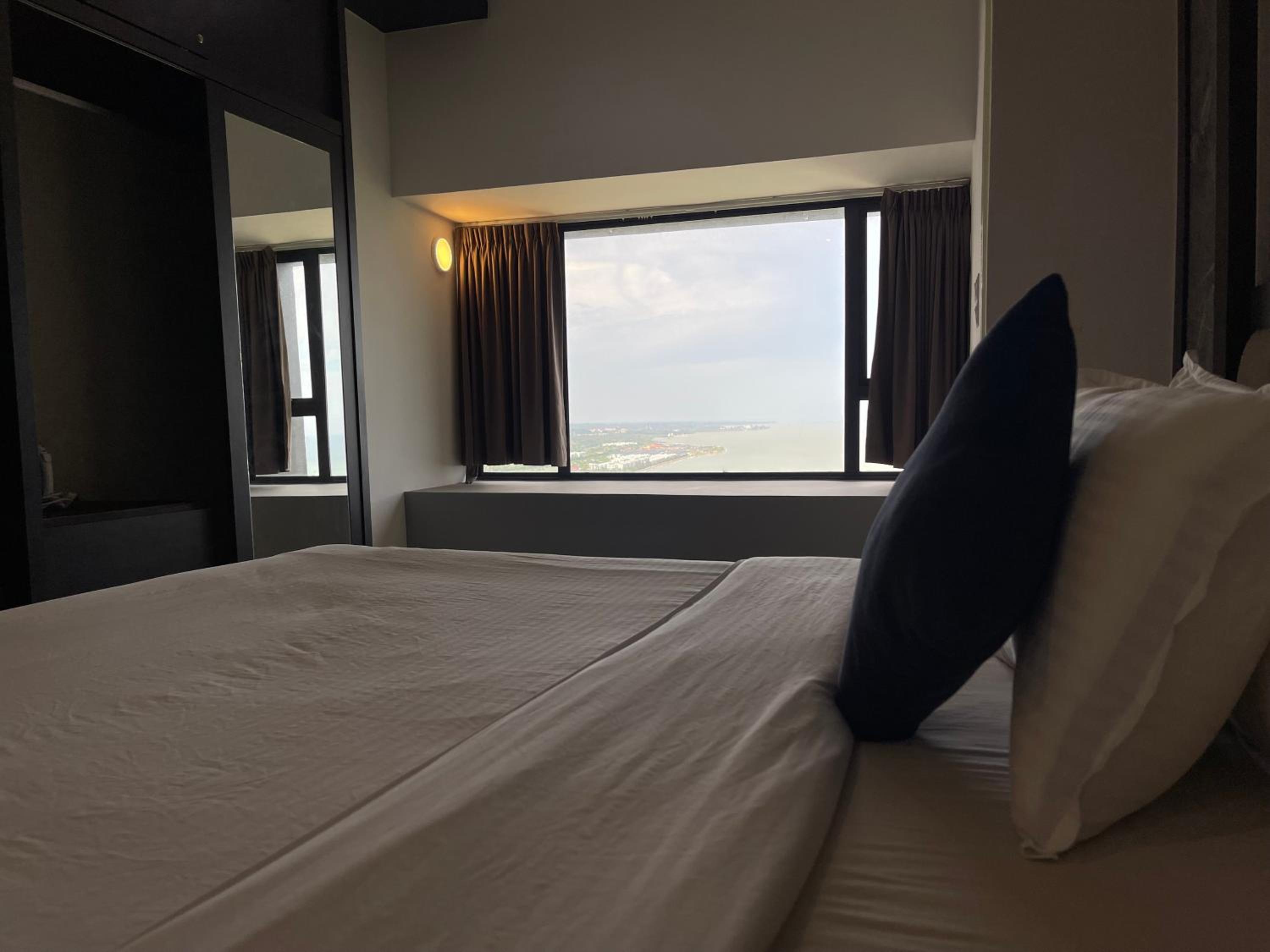 Queen Room with Sea View - Photo 5