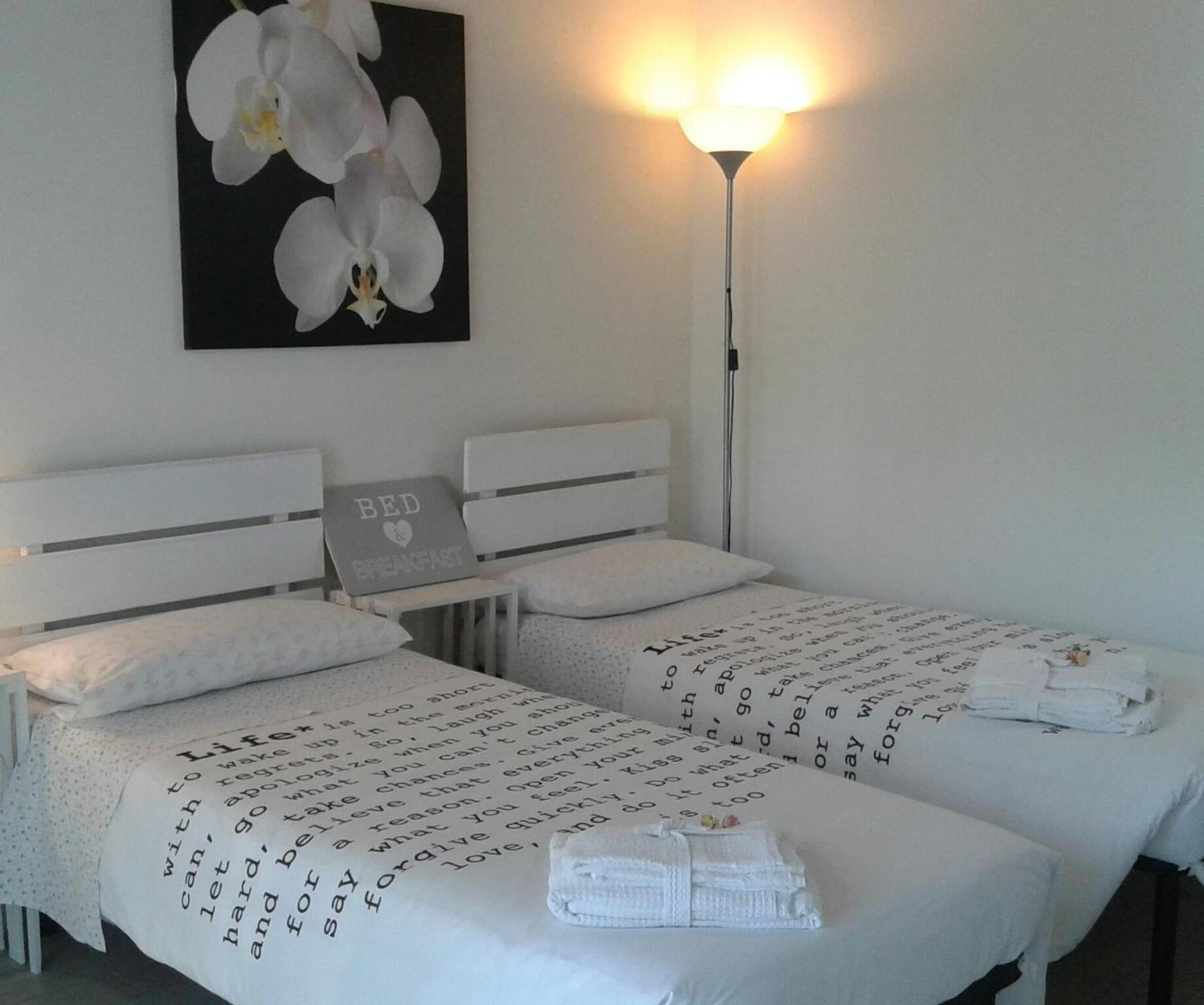 Twin Room with Balcony - Photo 1