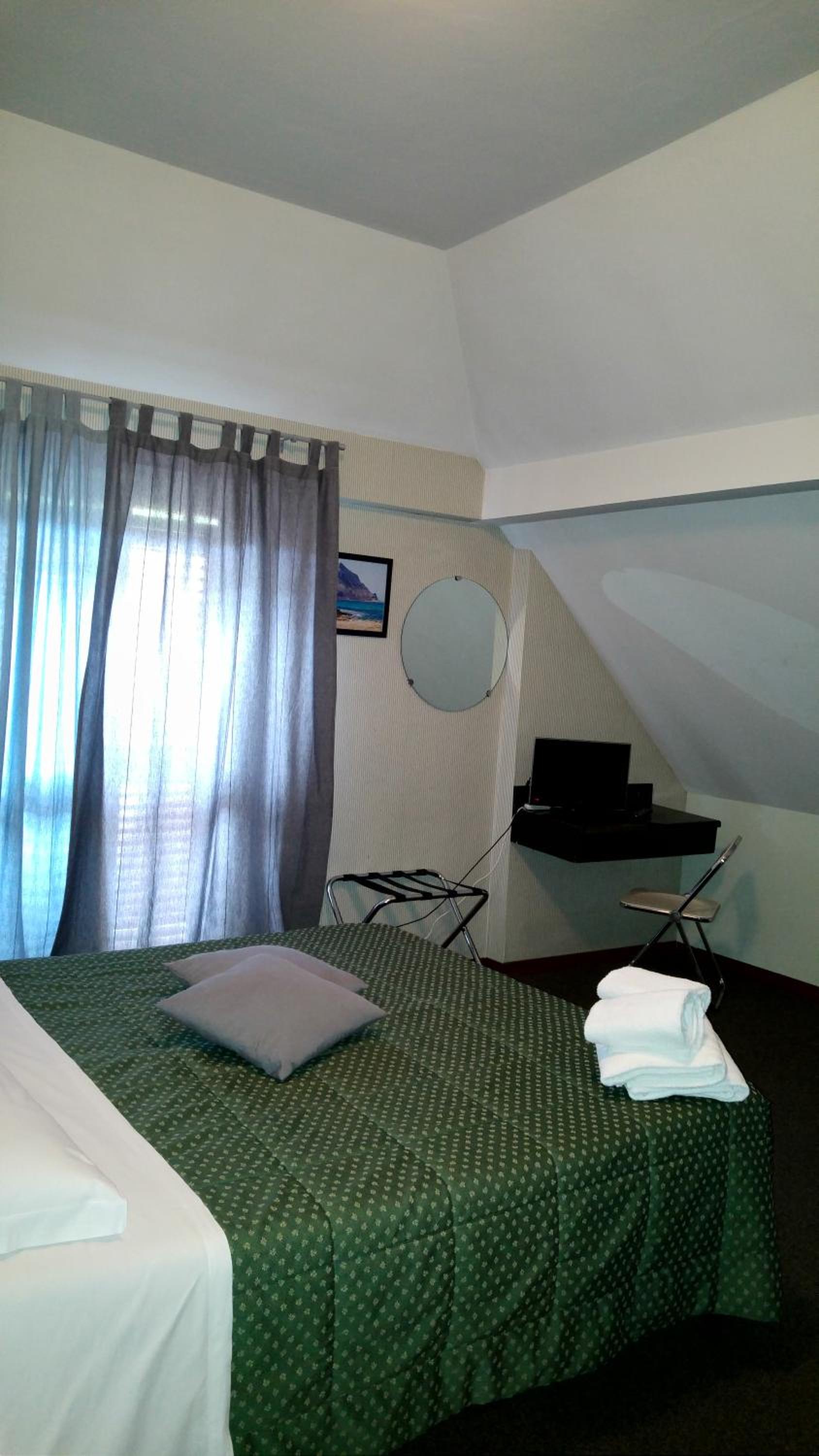 Economy Double or Twin Room photo 2