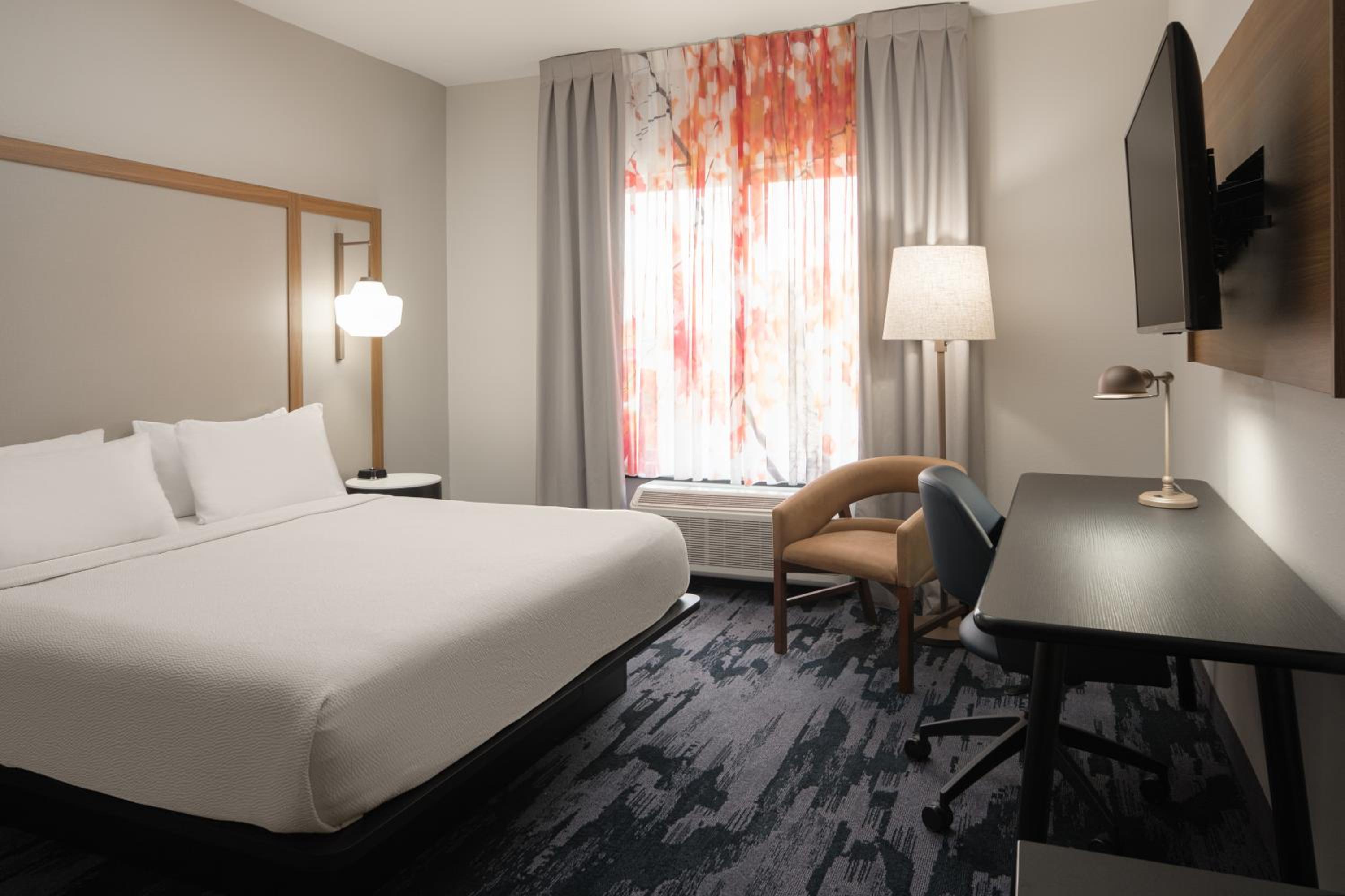 King Room with Roll-in Shower - Mobility and Hearing Accessible