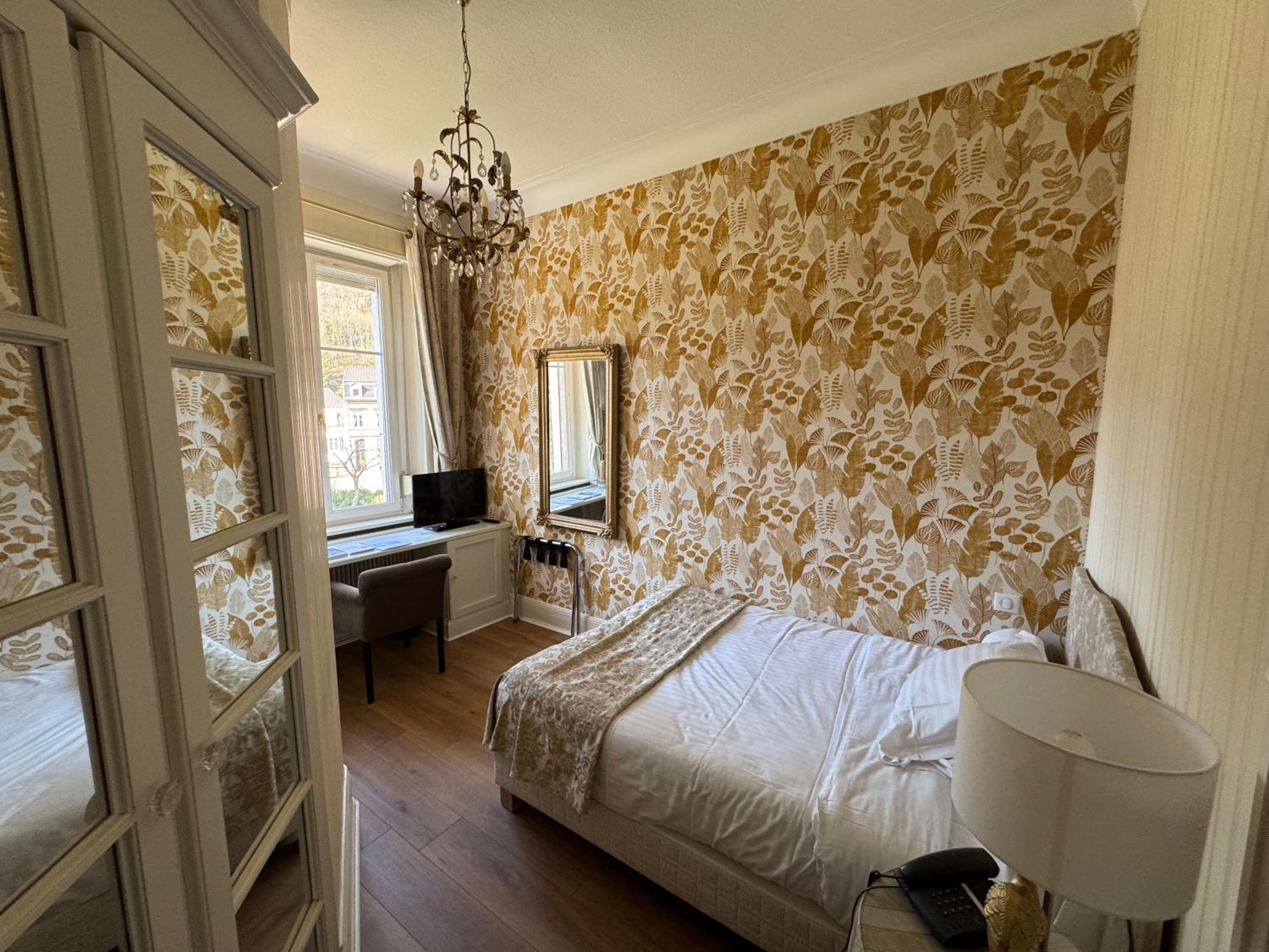 small economic double room  - Photo 2