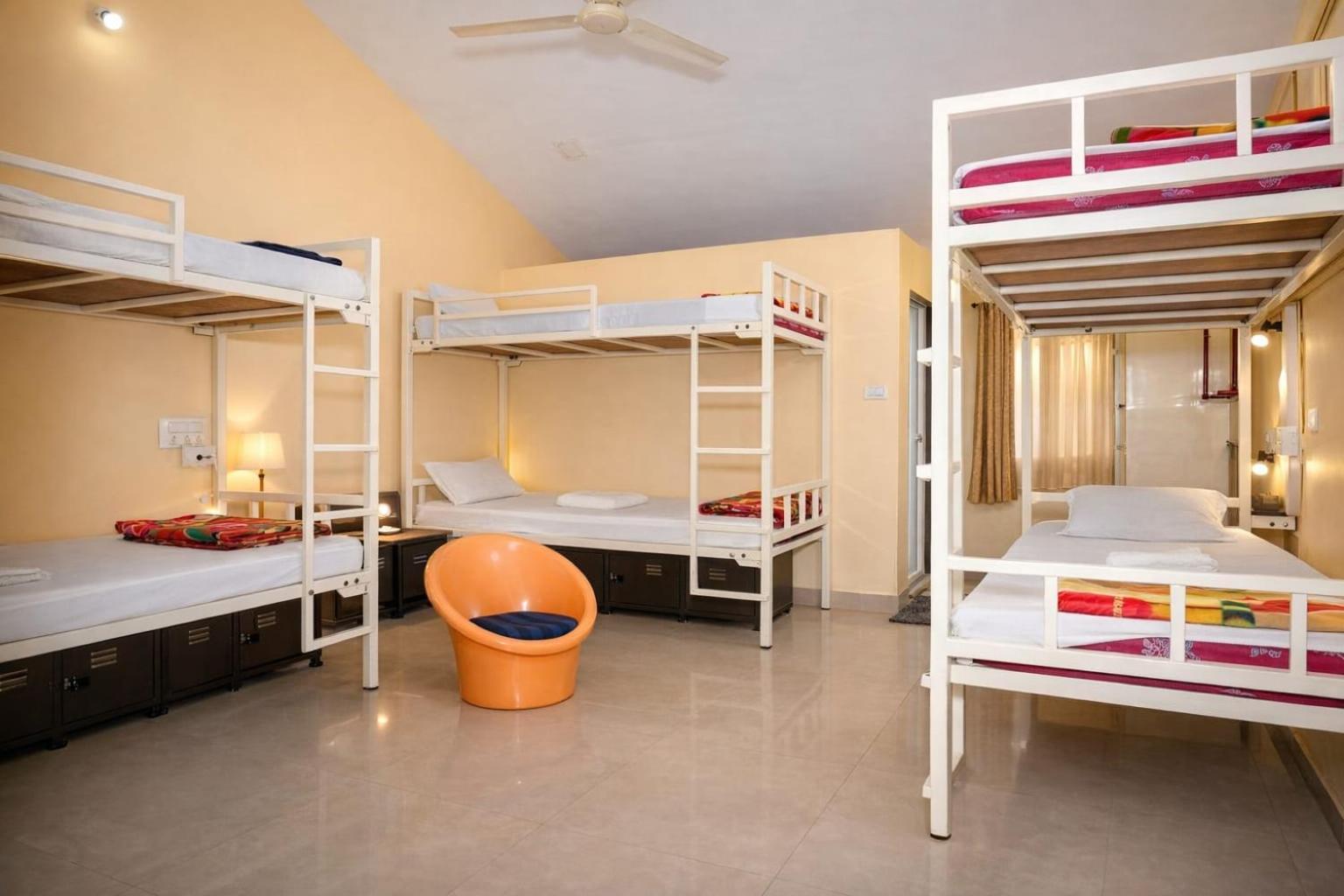 6-Bed Mixed Dormitory Room photo 1