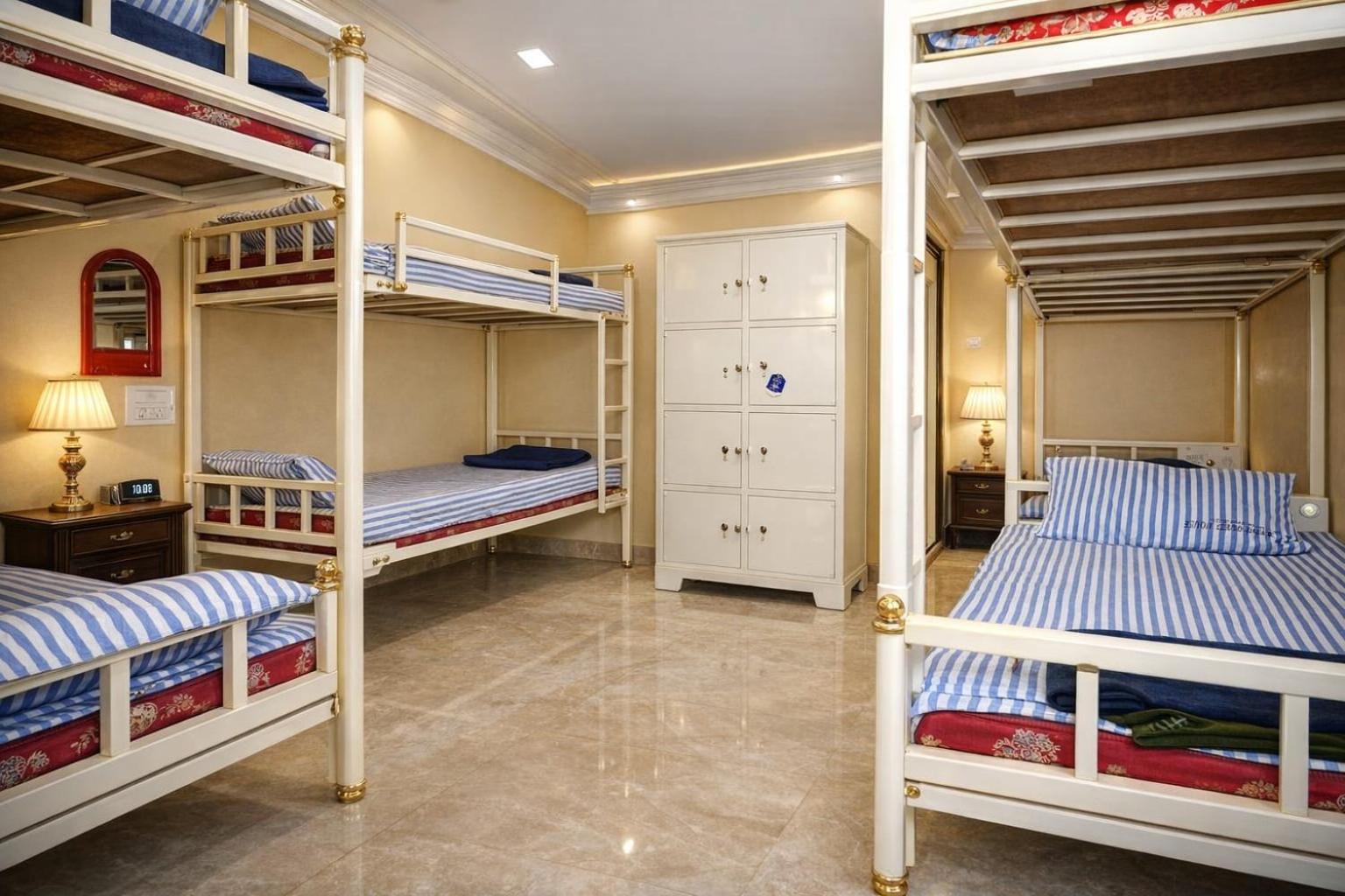 6-Bed Mixed Dormitory Room photo 1