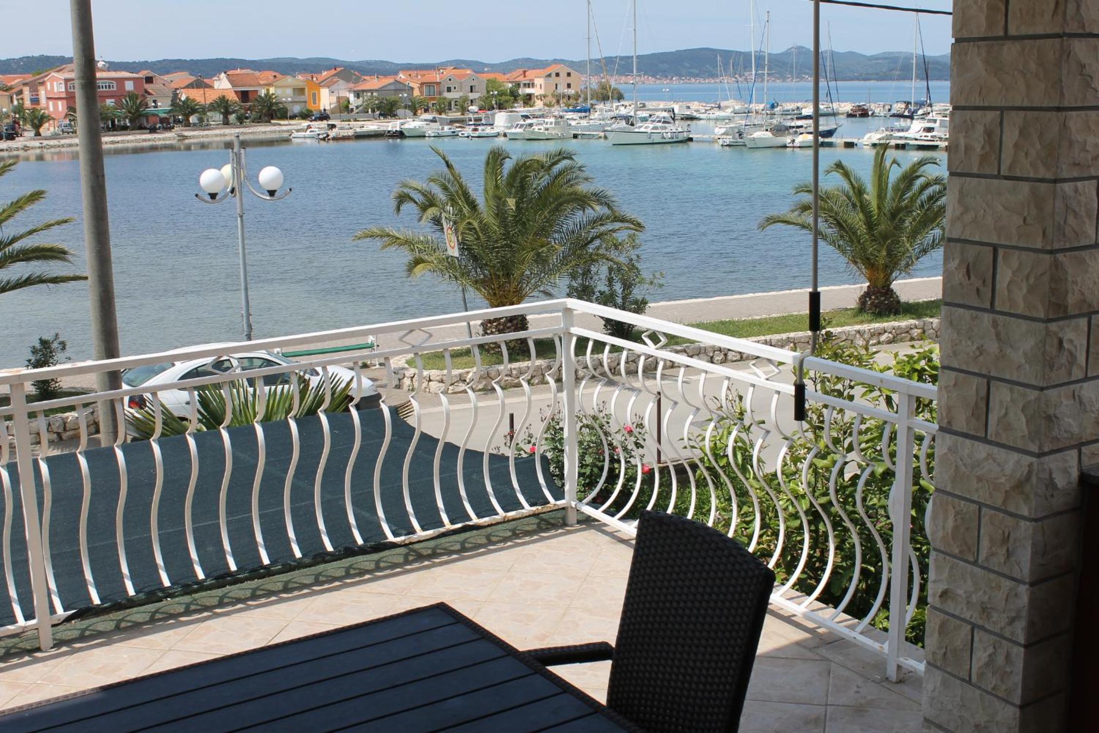 One-Bedroom Apartment with Terrace with Sea View - Photo 3