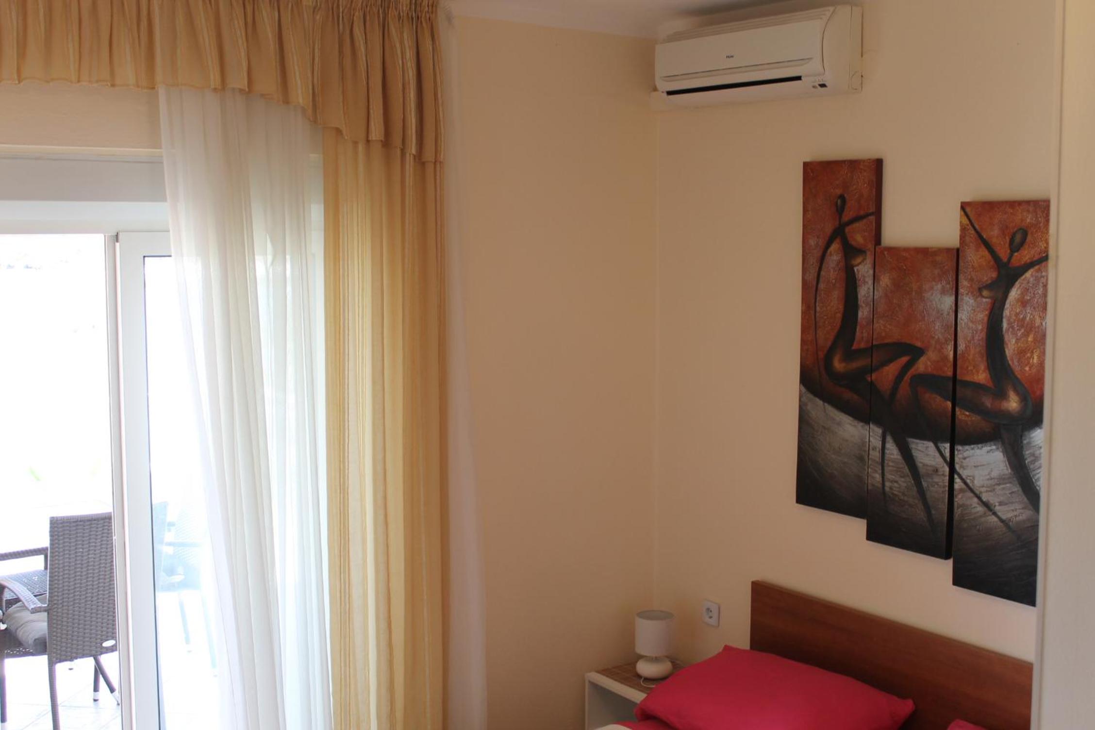 One-Bedroom Apartment with Terrace with Sea View - Photo 6