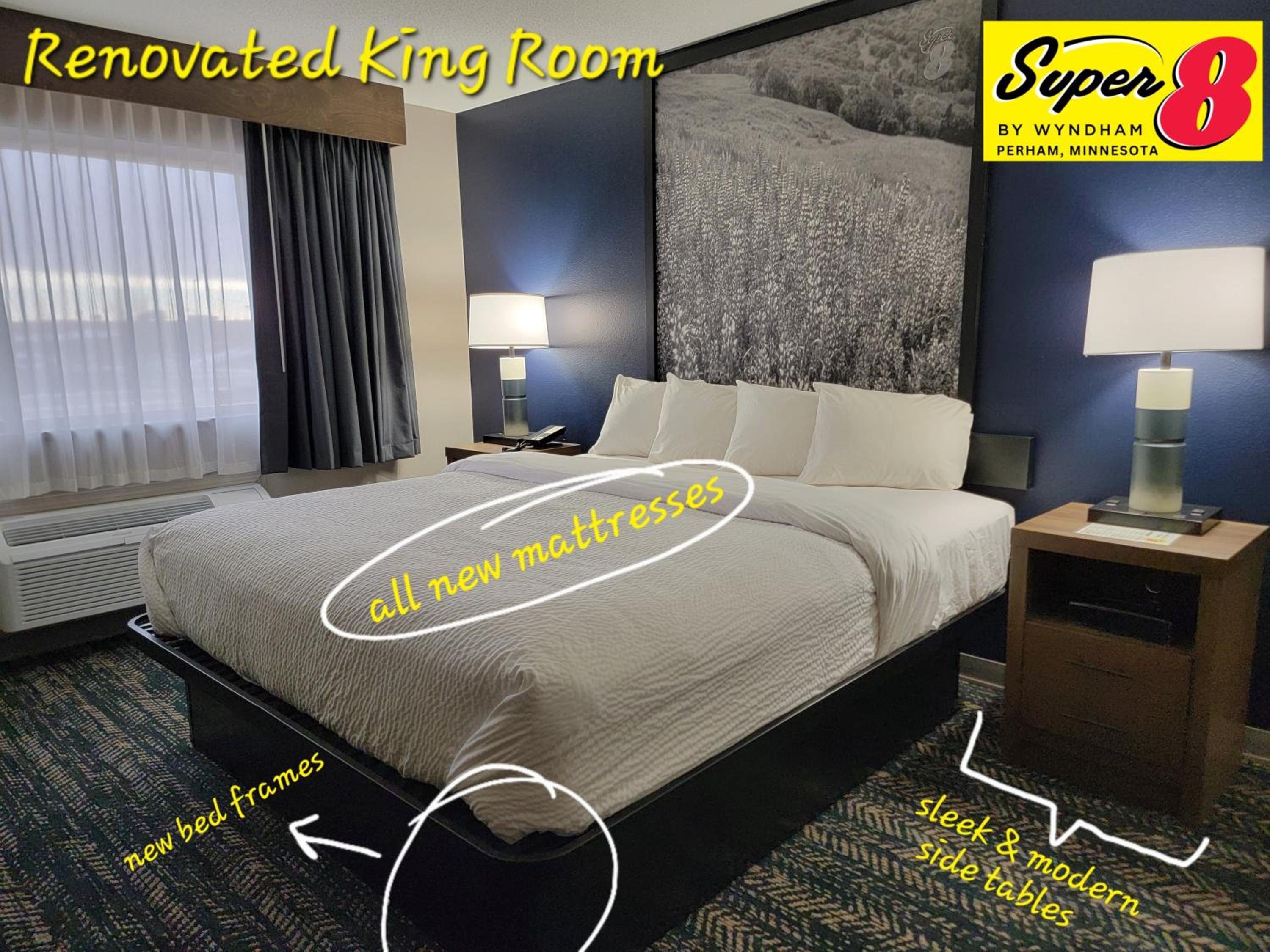 King Suite - Non-Smoking photo 3