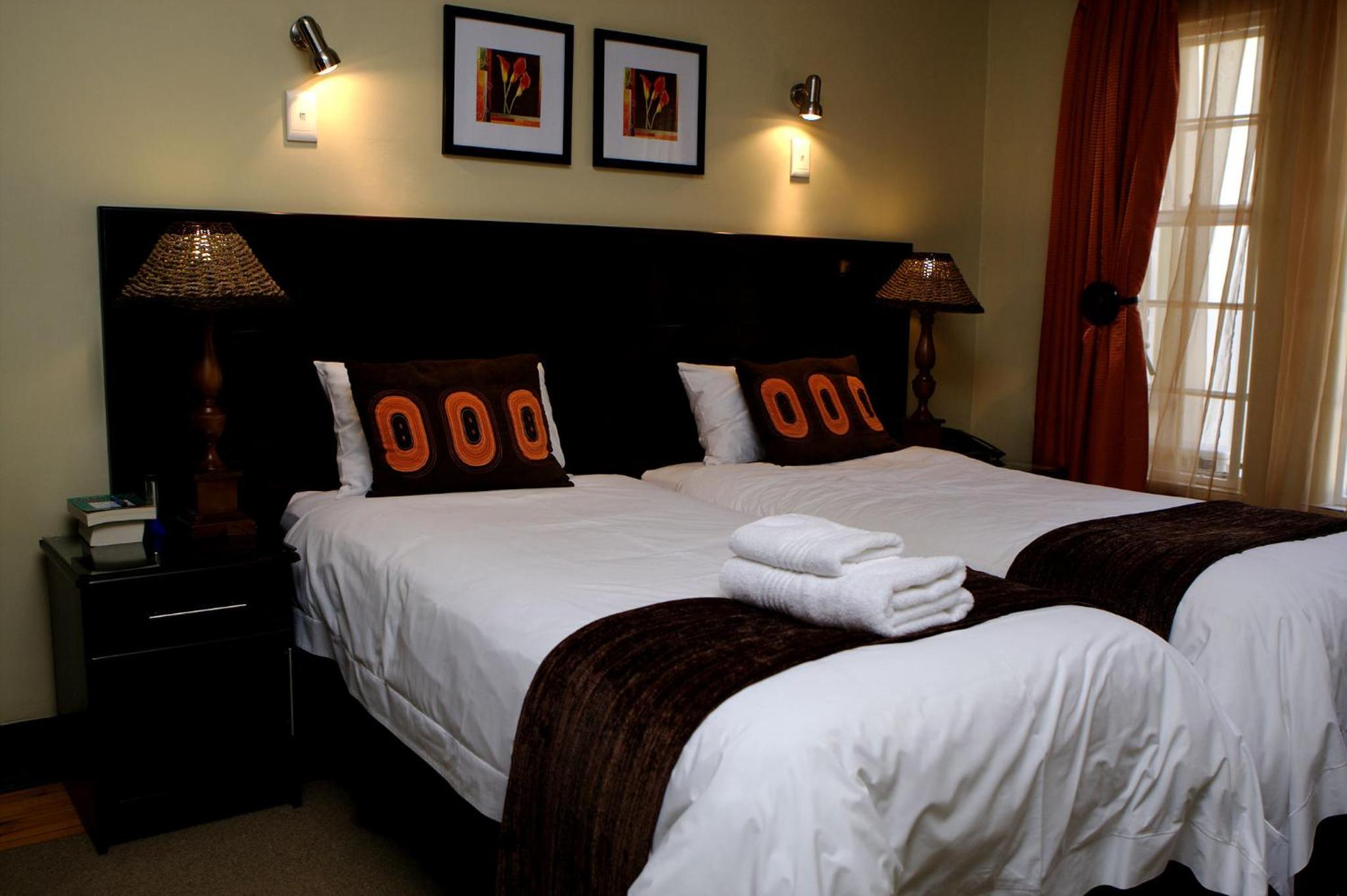 Luxury Twin Room with Kitchenette - Photo 1