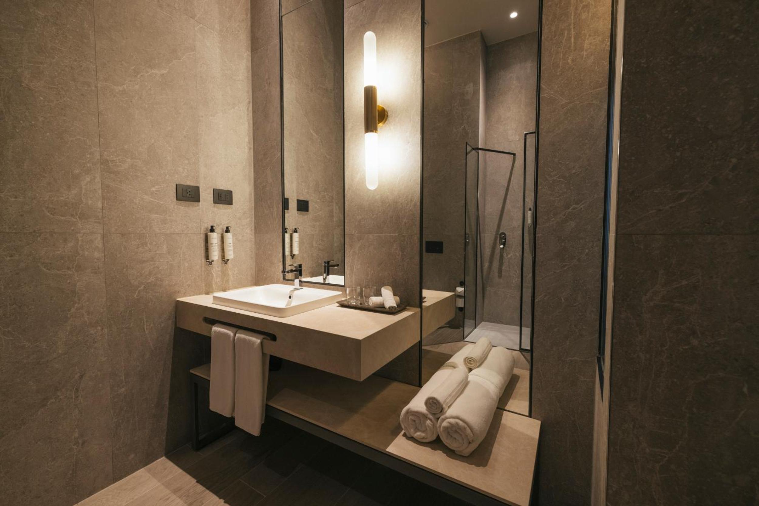 Suite - Photo 5