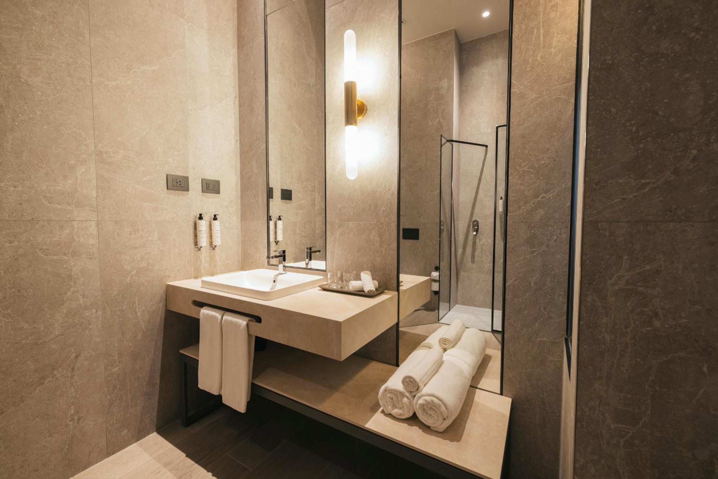 Suite - Photo 3