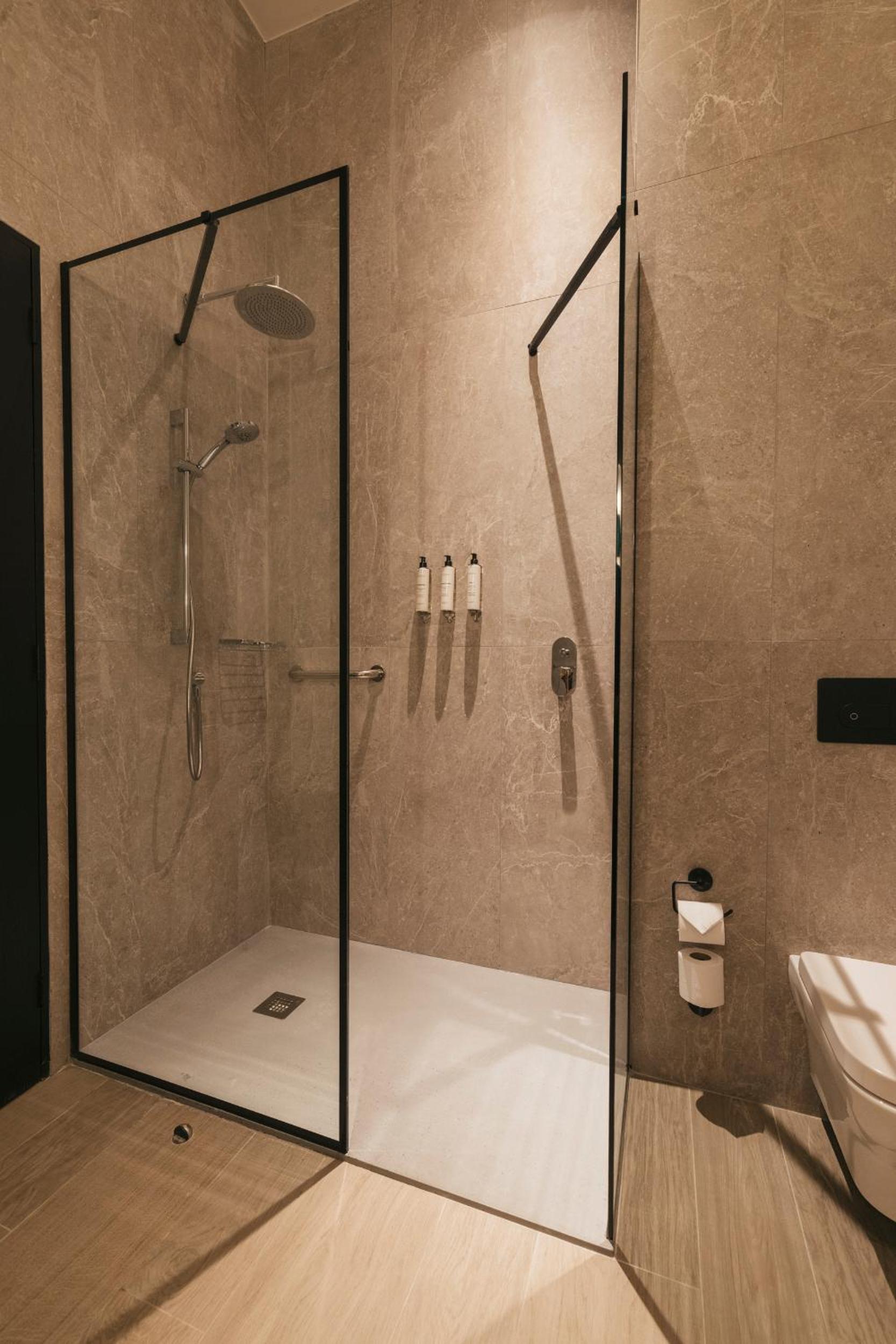 Suite - Photo 4