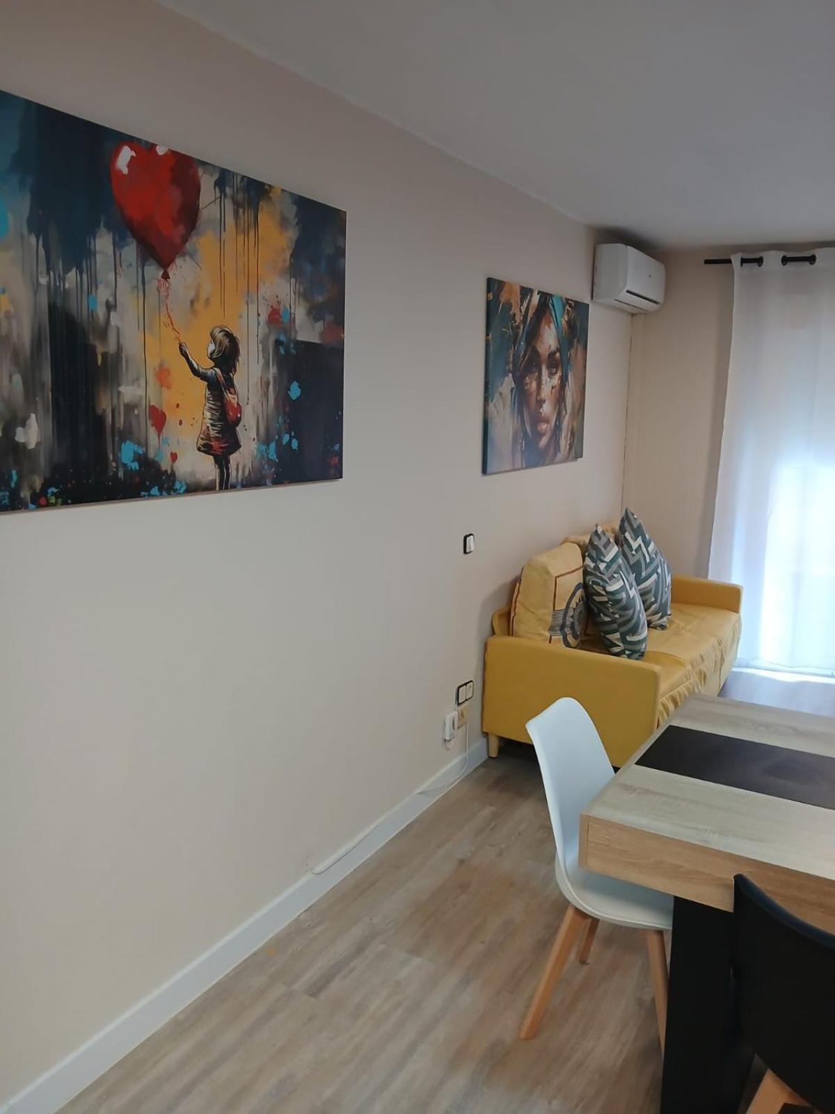 Two-Bedroom Deluxe Apartment - Photo 4