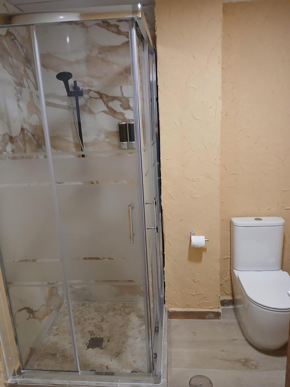 Two-Bedroom Deluxe Apartment - Photo 7