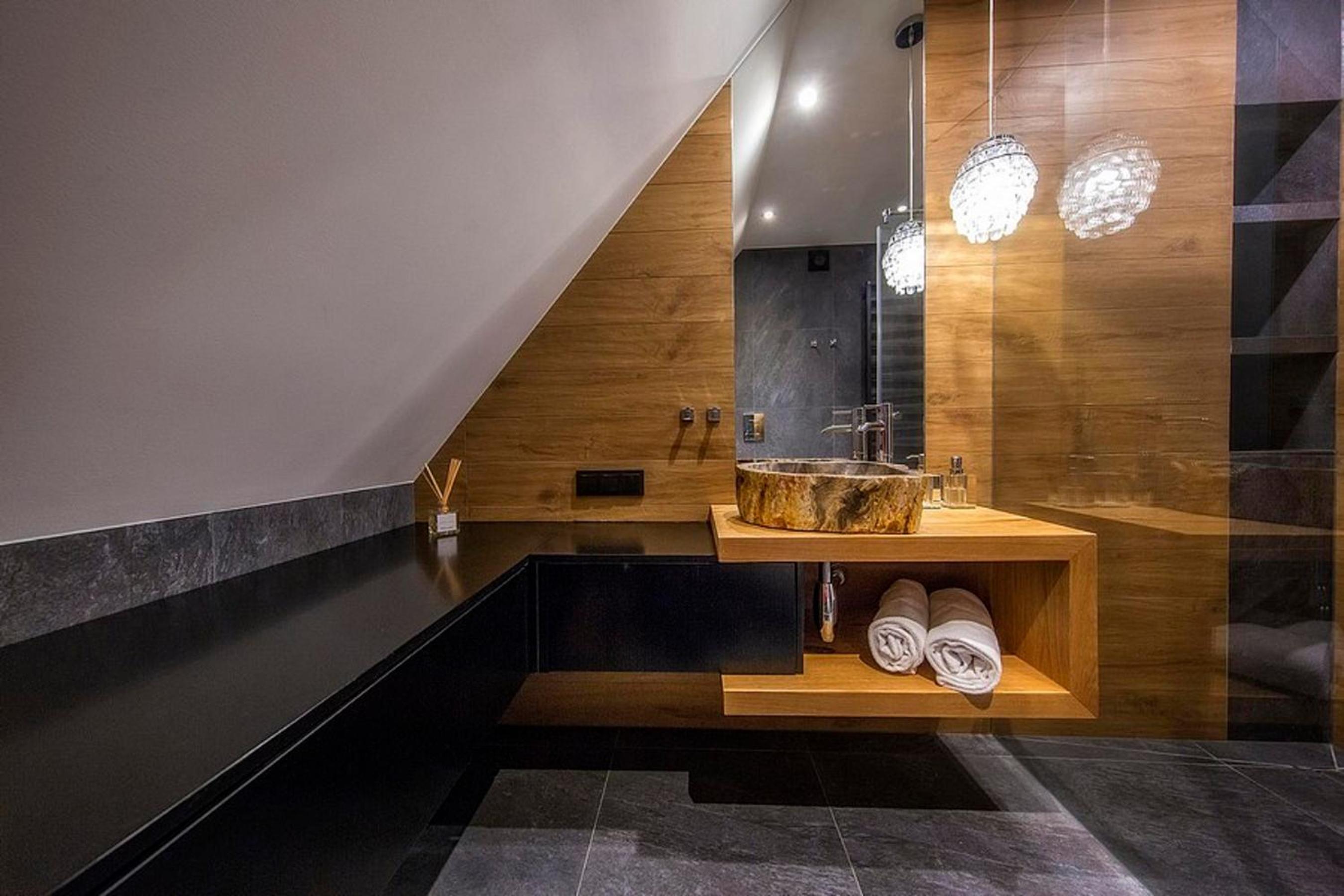 Apartment - Split Level - Photo 14